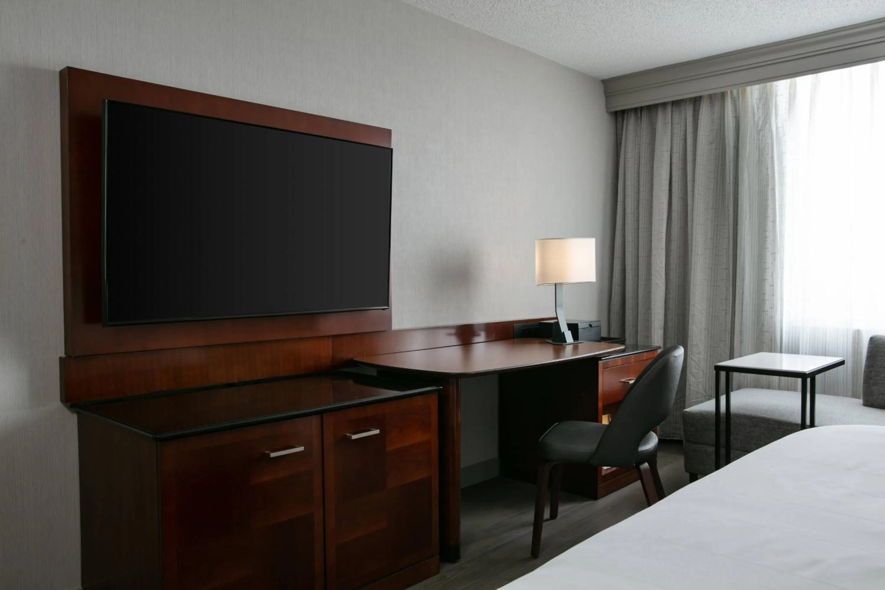 Photo of the whole room, Bed in West Des Moines Marriott