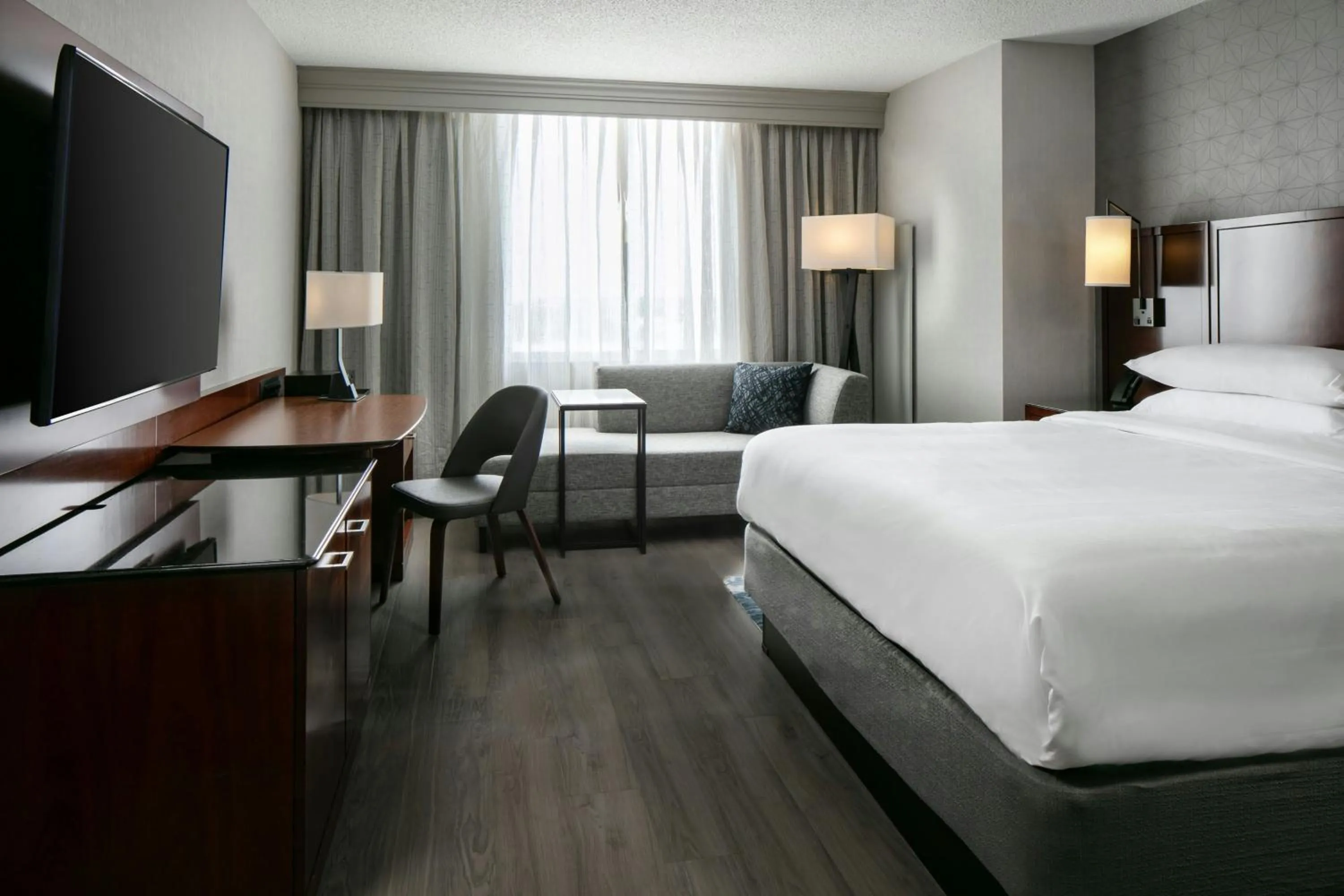 Photo of the whole room, Bed in West Des Moines Marriott