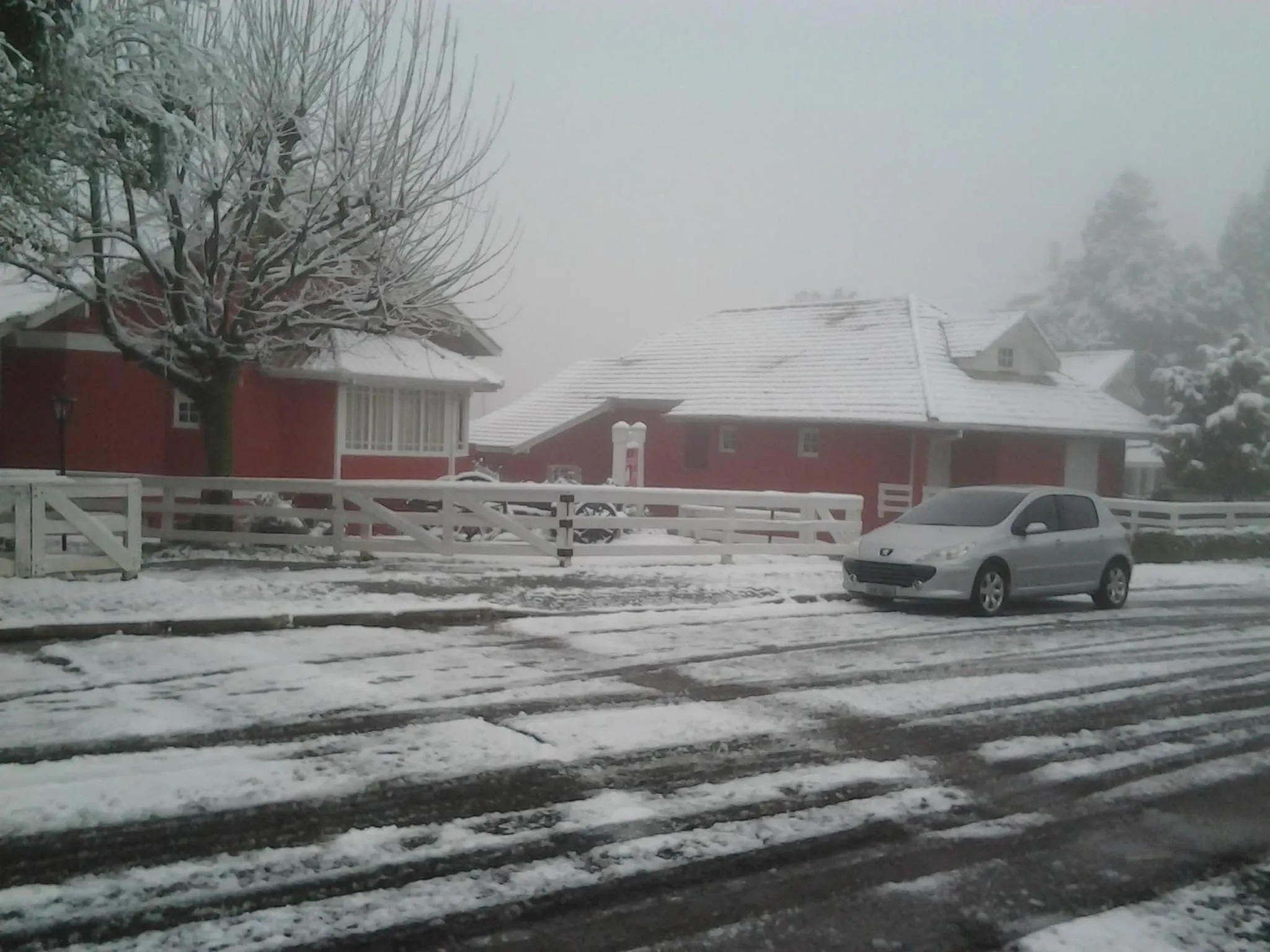 Facade/entrance in Aardvark Inn Pousada