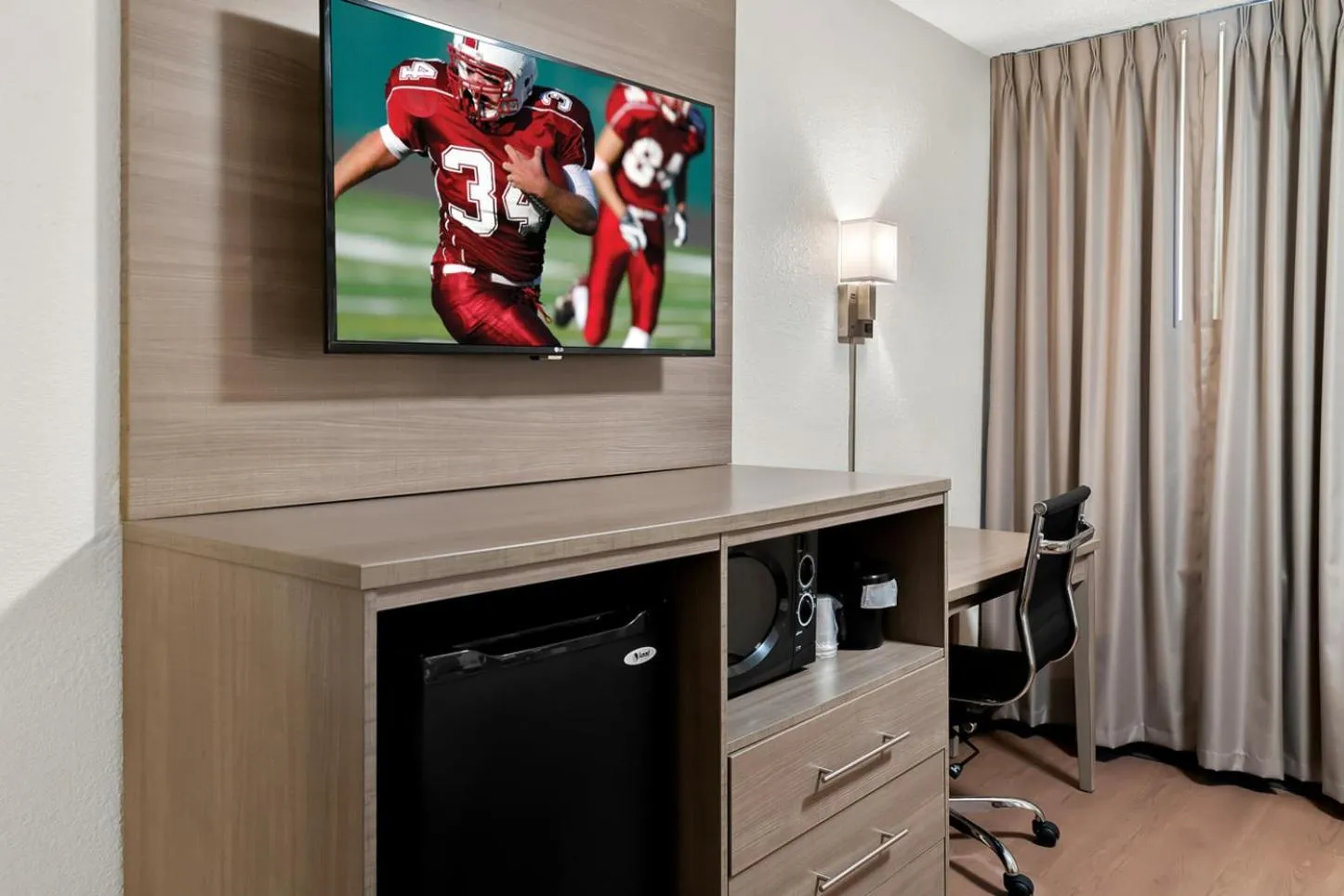 Photo of the whole room in Red Roof Inn Auburn Hills