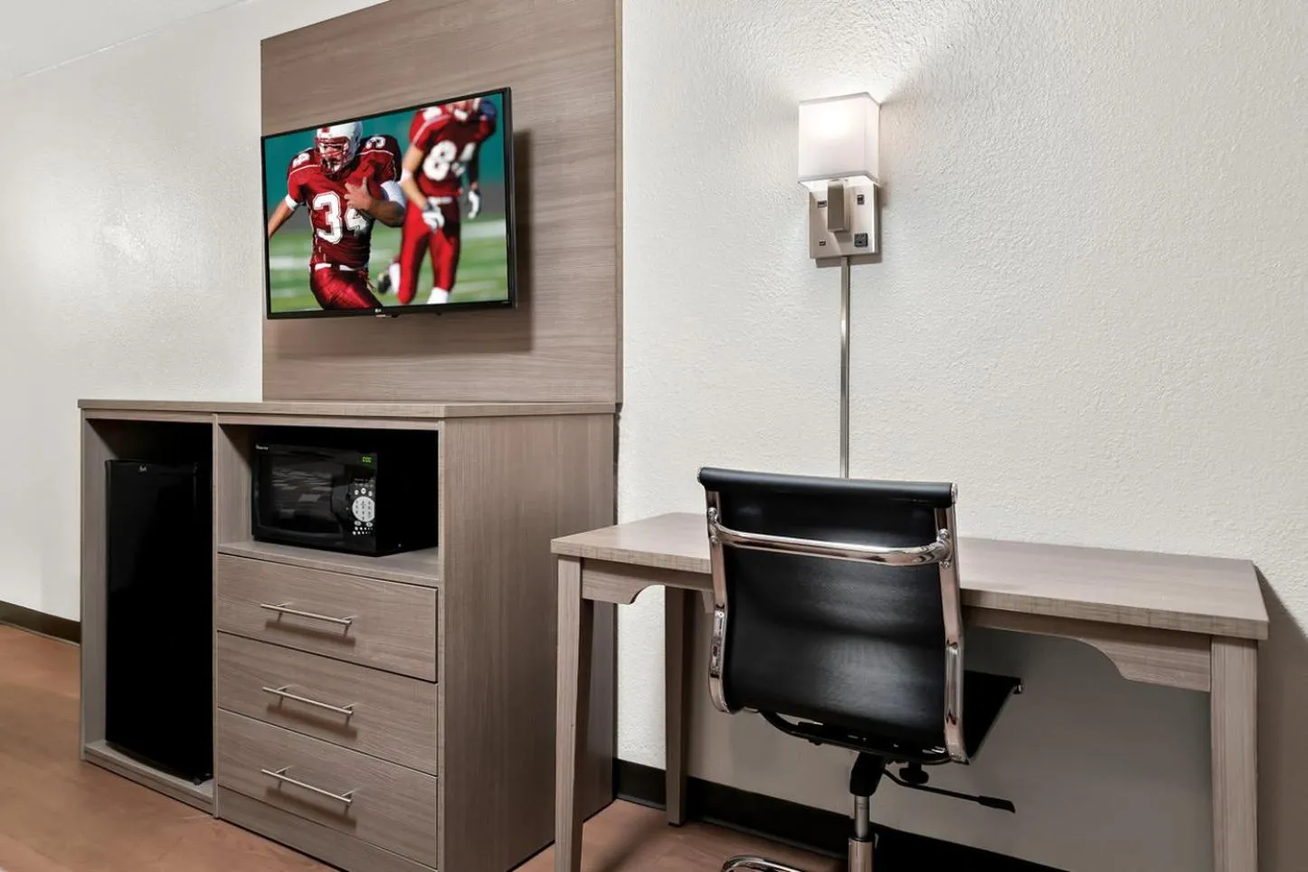 Photo of the whole room in Red Roof Inn Auburn Hills