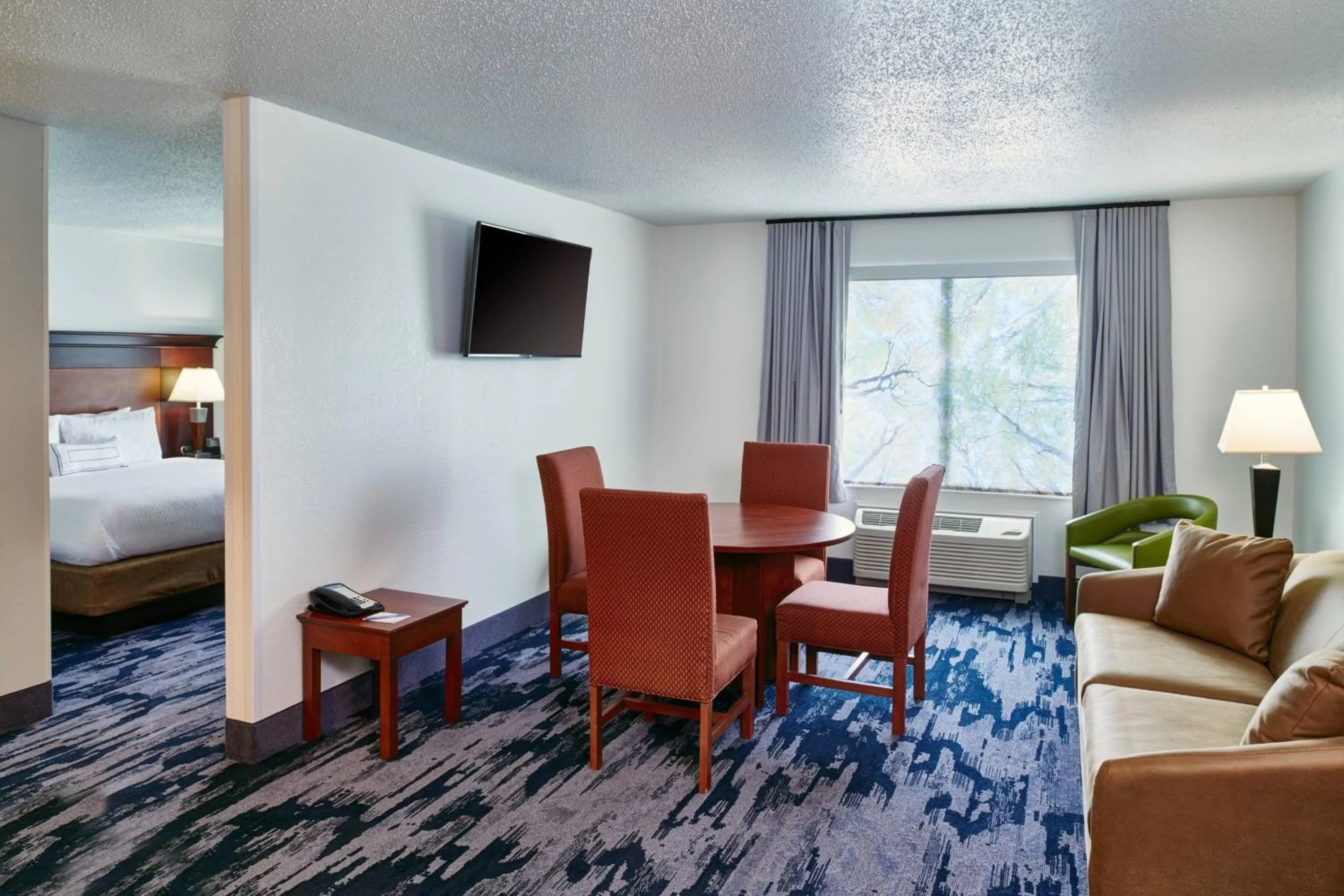 Photo of the whole room, Bed in Fairfield Inn & Suites Detroit Livonia