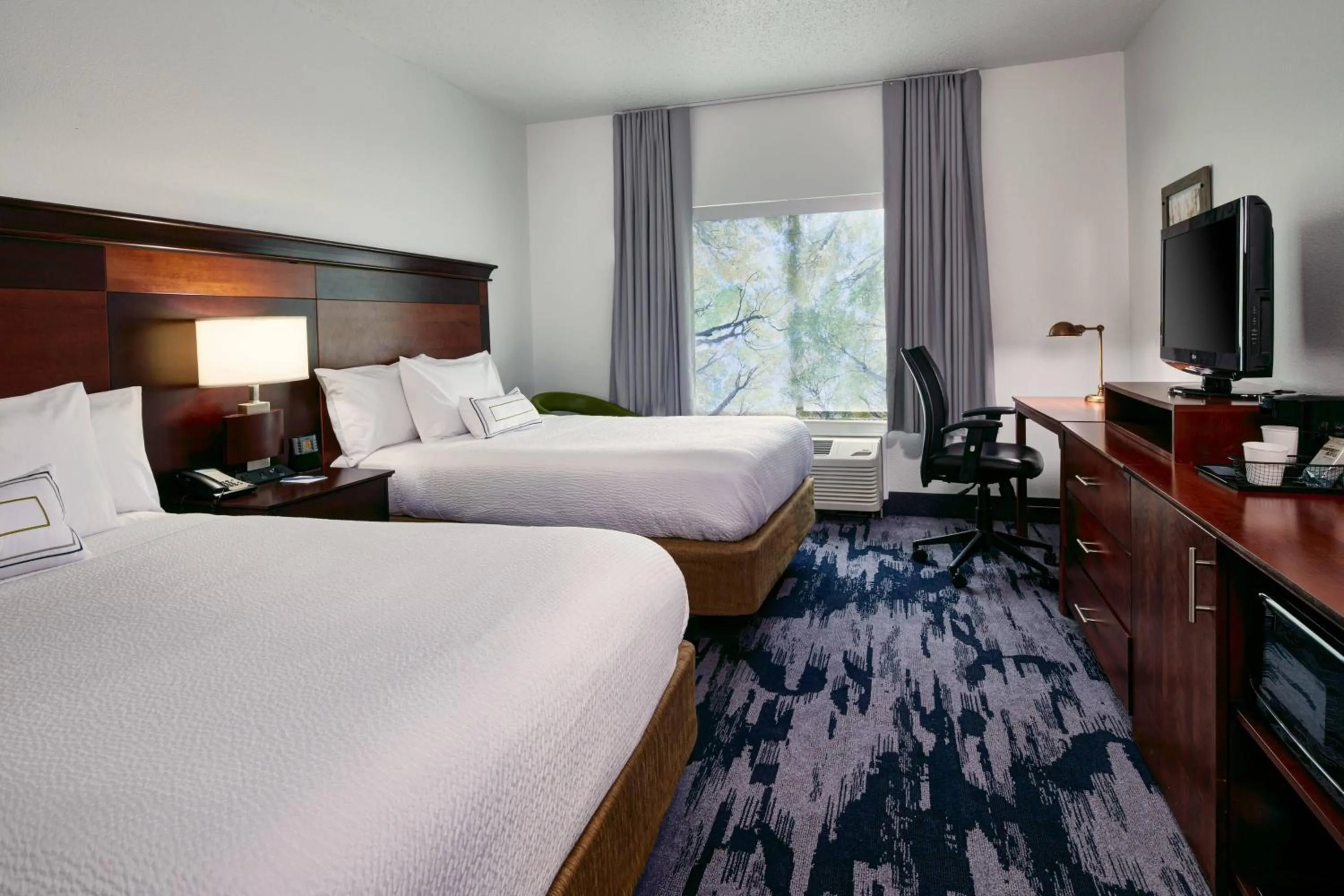 Photo of the whole room, Bed in Fairfield Inn & Suites Detroit Livonia