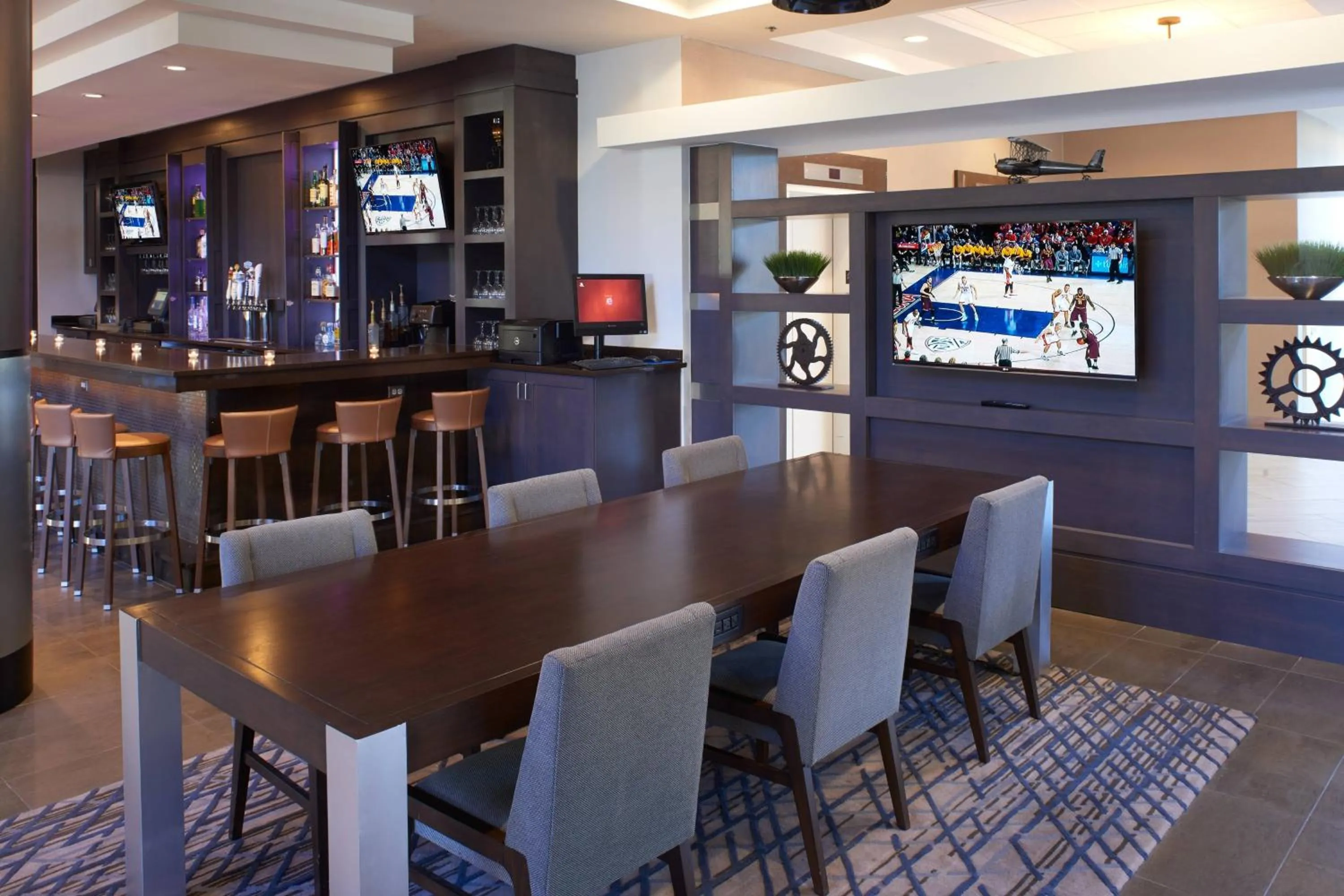 Restaurant/places to eat in Detroit Marriott Southfield