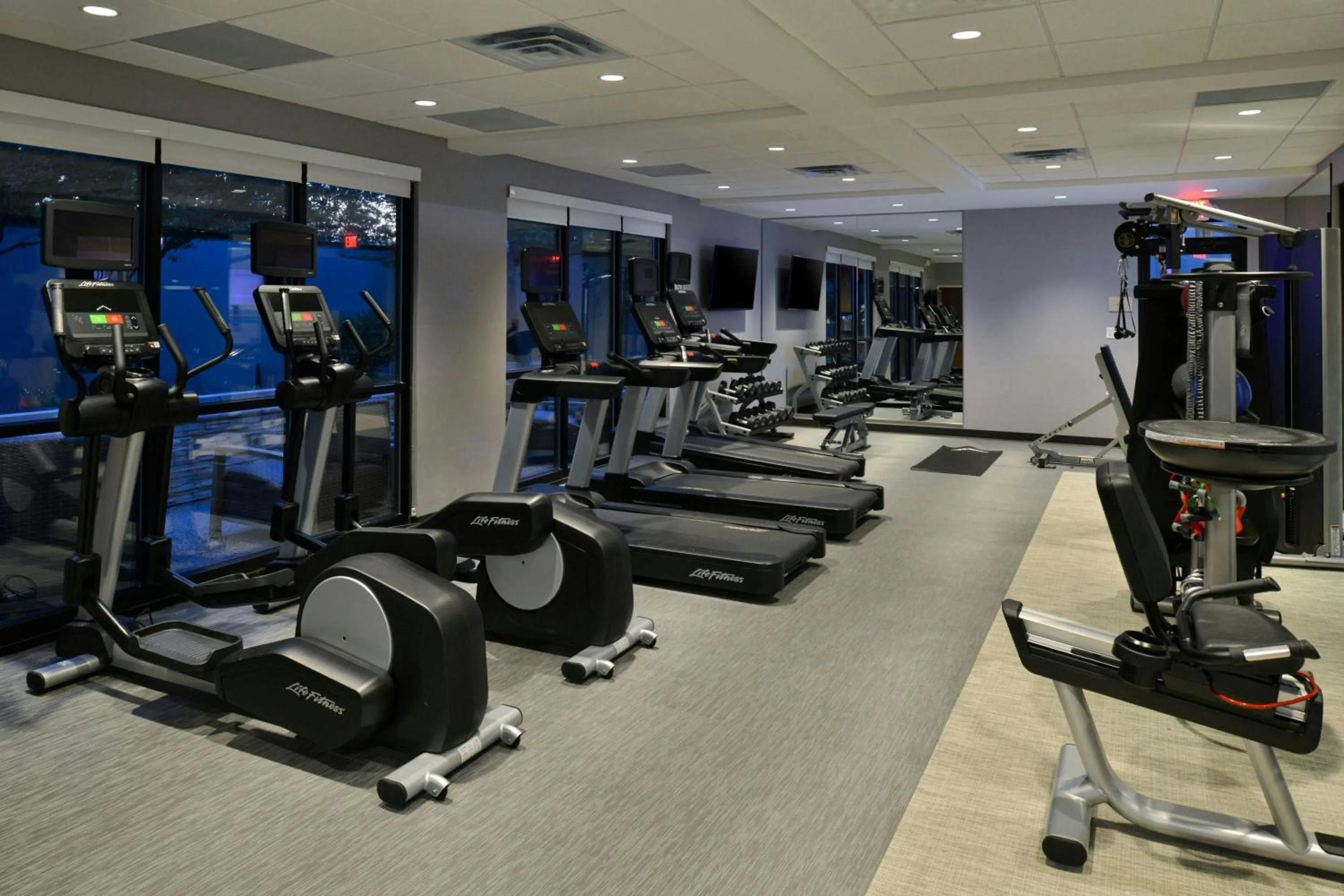 Fitness centre/facilities in Courtyard Detroit Utica