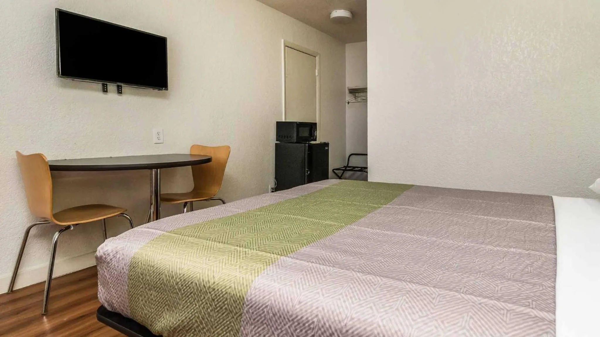 Bedroom, Bed in Motel 6 Fort Worth, TX - North