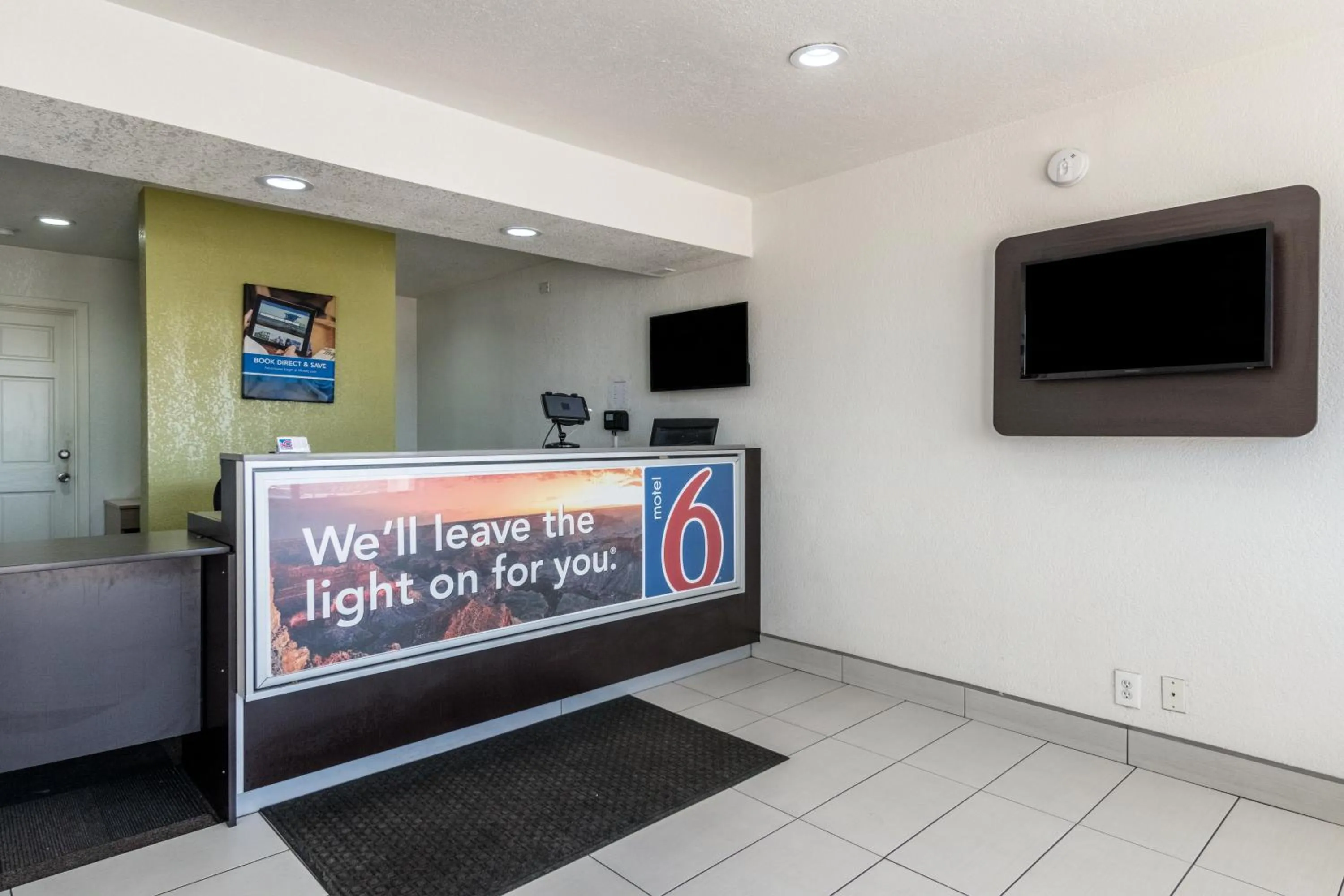 Lobby or reception in Motel 6 Fort Worth, TX - North