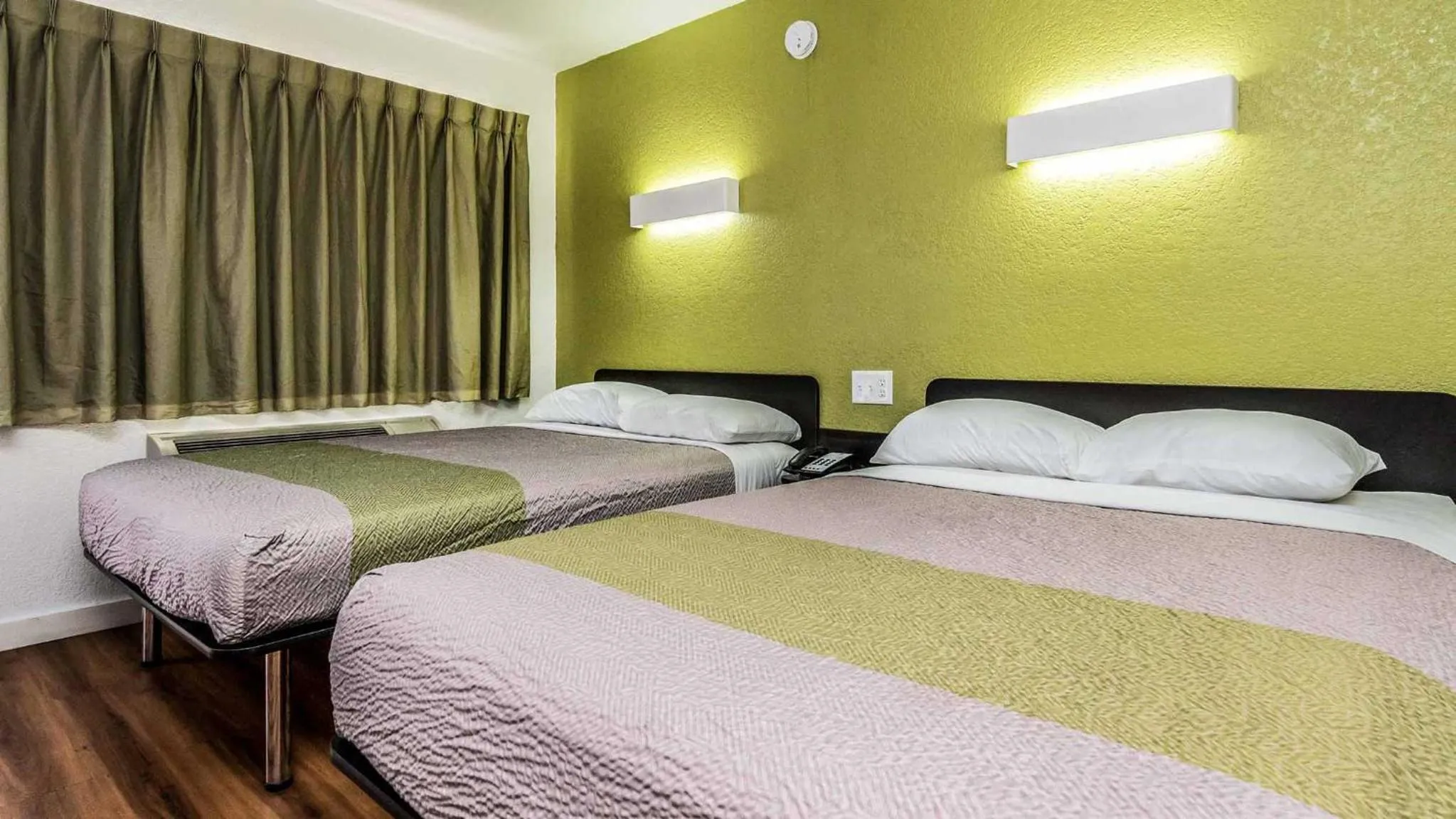 Bedroom, Bed in Motel 6 Fort Worth, TX - North