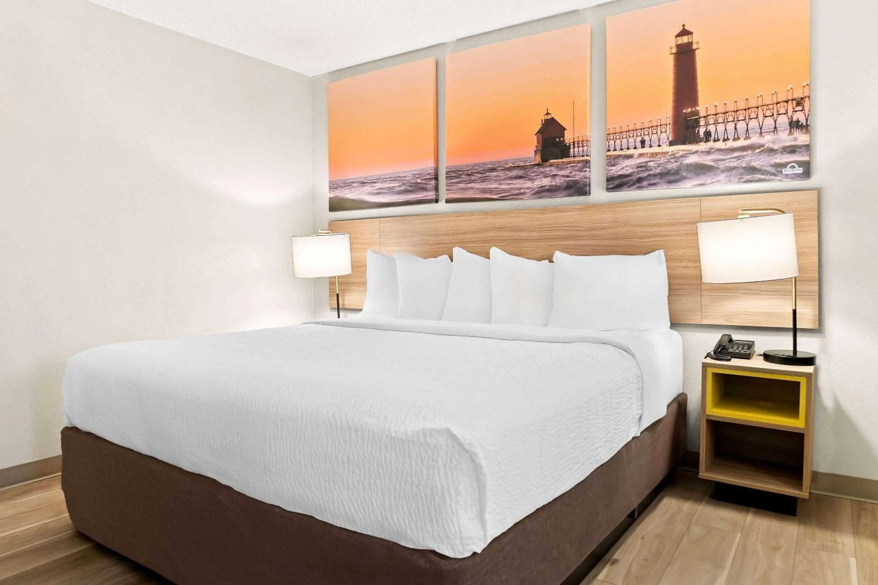 Photo of the whole room, Bed in Days Inn & Suites by Wyndham Warren