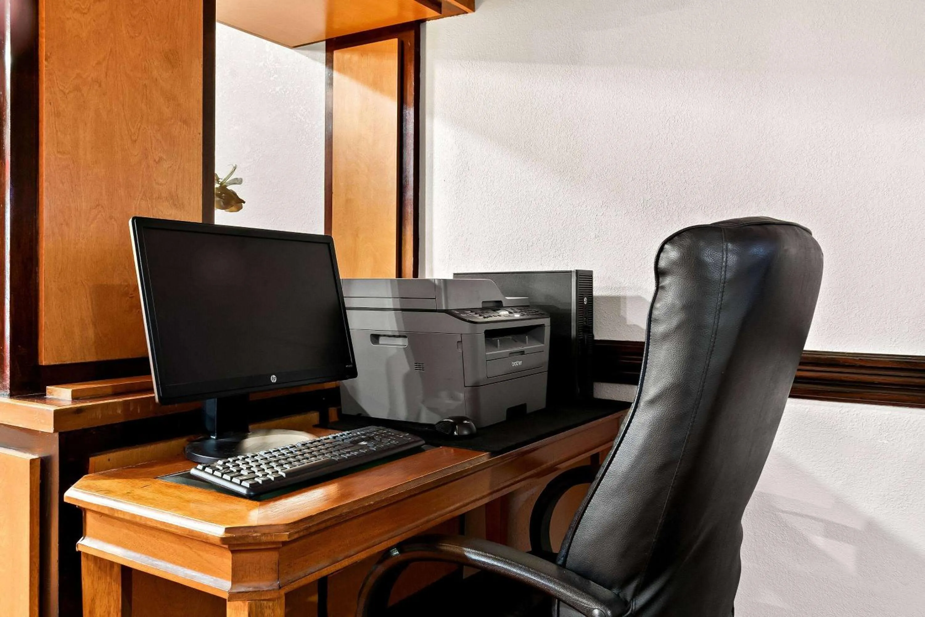 Business facilities in Days Inn & Suites by Wyndham Warren