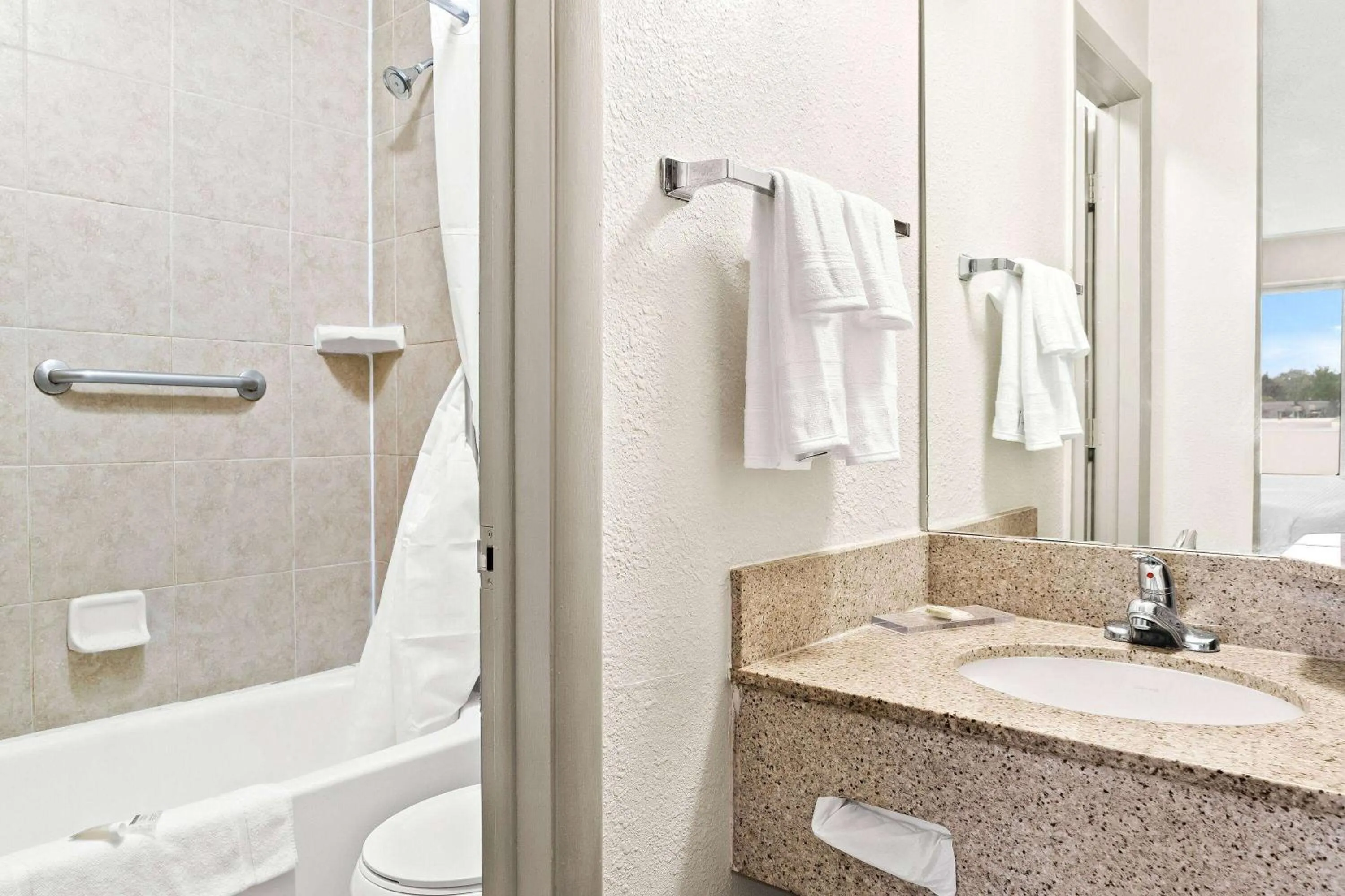 Bathroom in Days Inn & Suites by Wyndham Warren