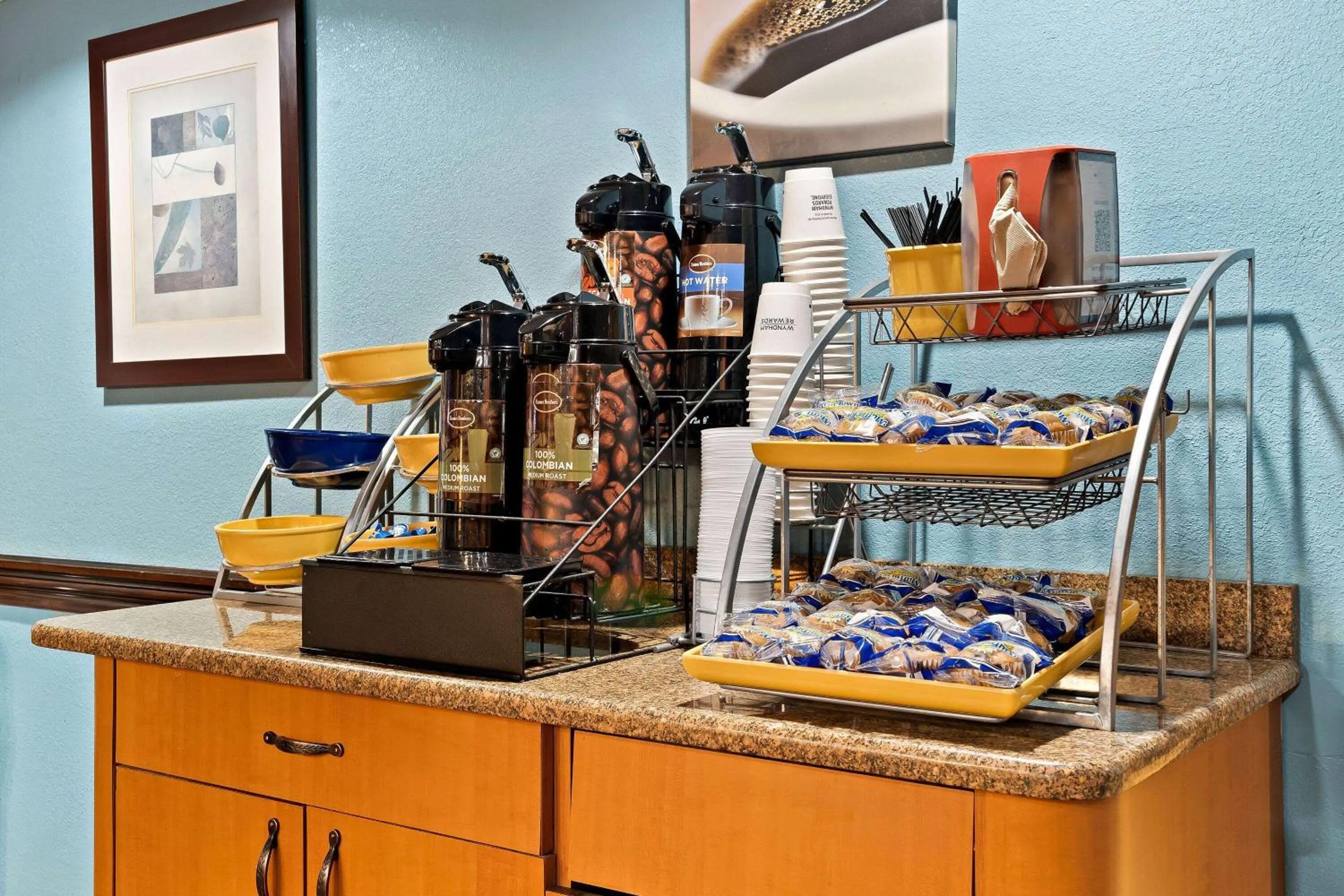 Lobby or reception in Days Inn & Suites by Wyndham Warren