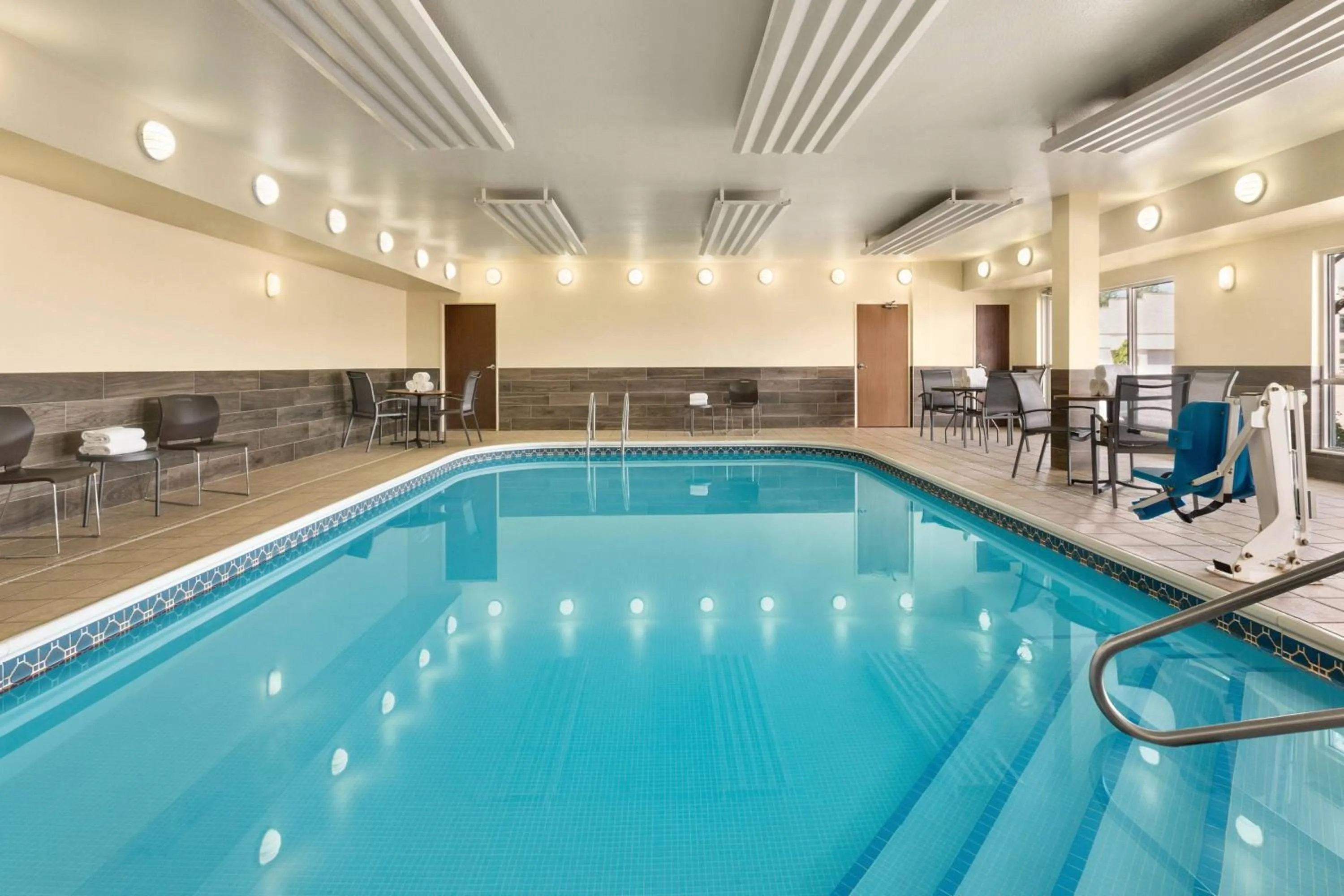 Swimming pool in Fairfield Inn Erie Millcreek Mall