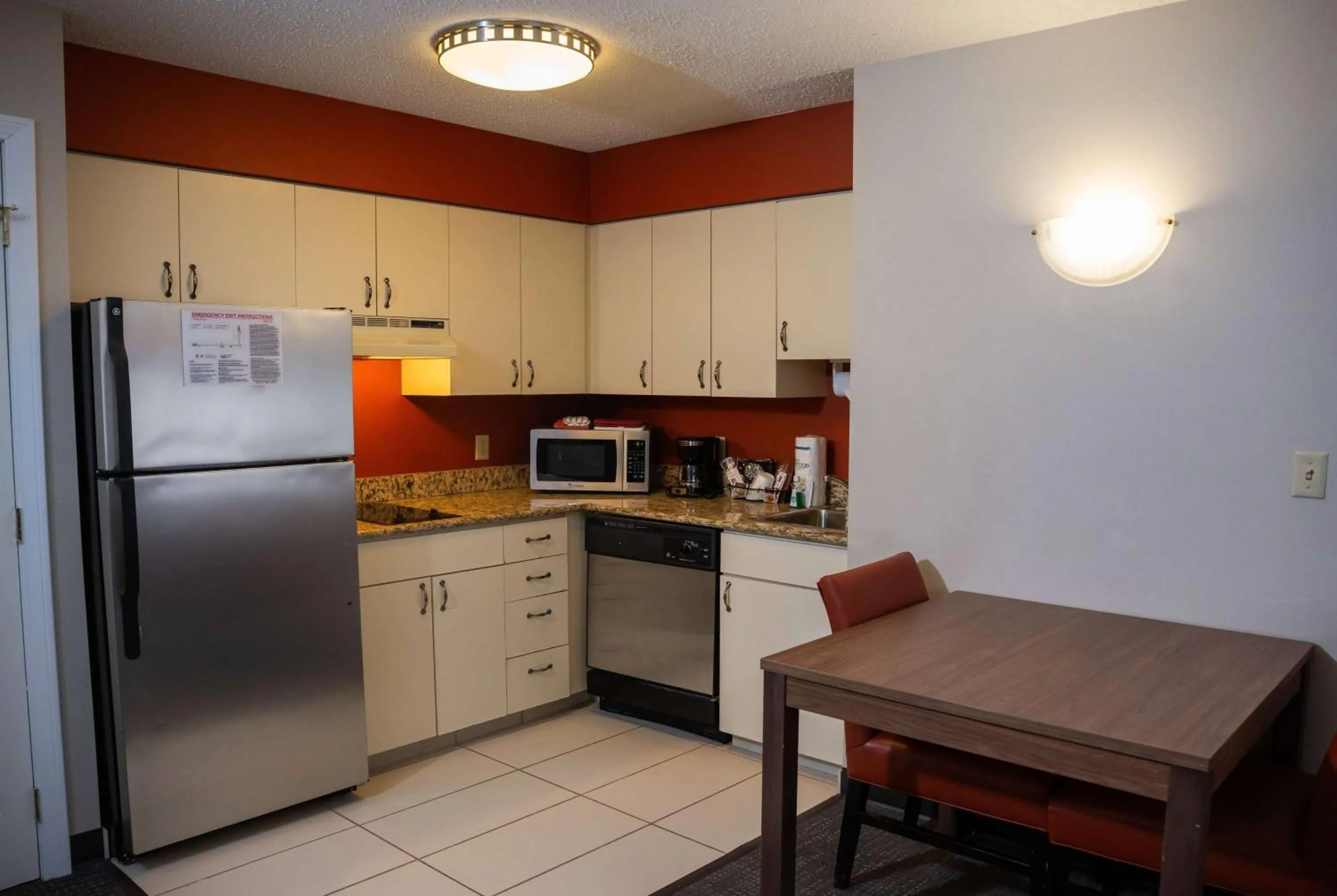 Photo of the whole room in Hawthorn Suites by Wyndham Erie