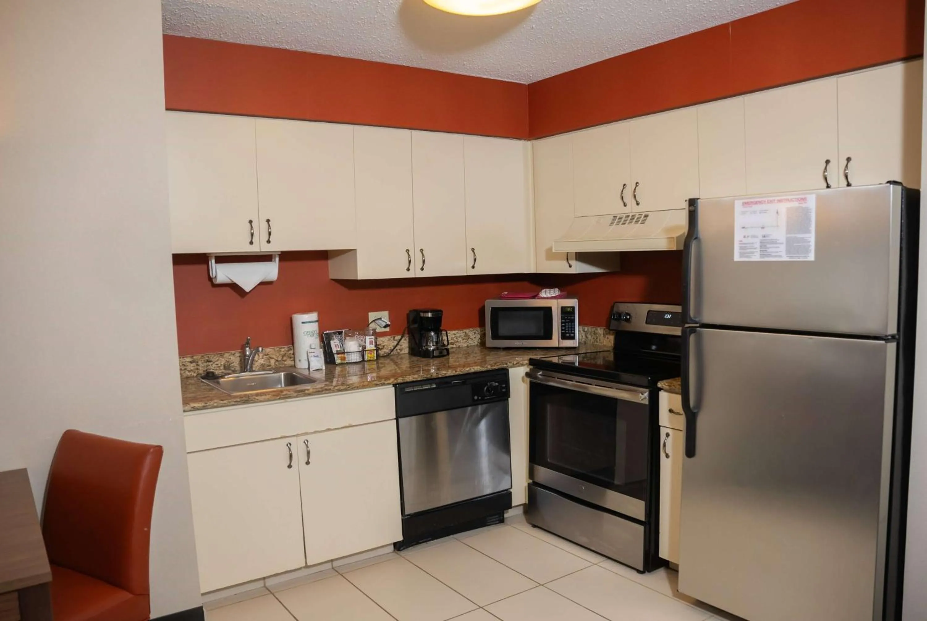 Photo of the whole room in Hawthorn Suites by Wyndham Erie