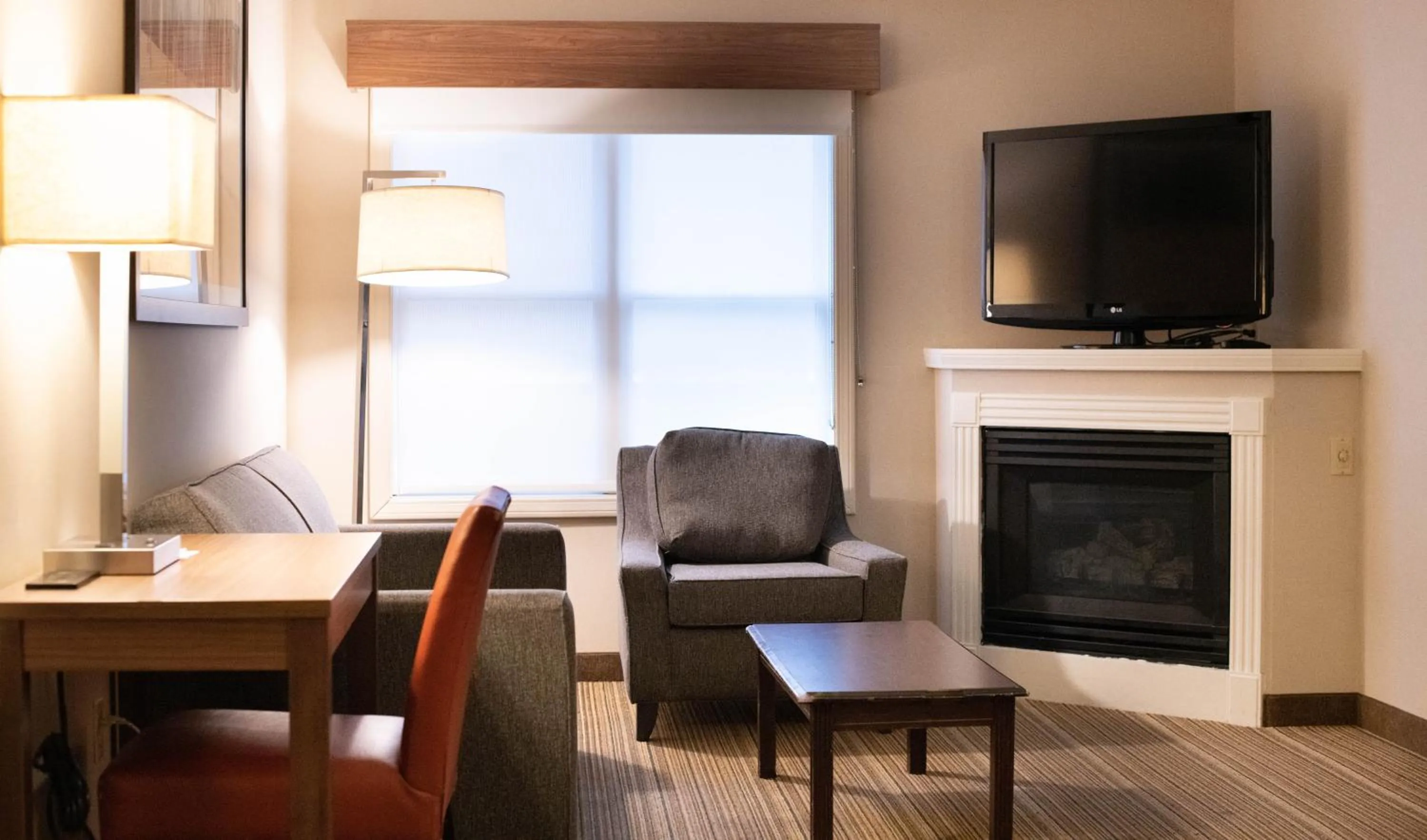 Seating area in Hawthorn Suites by Wyndham Erie