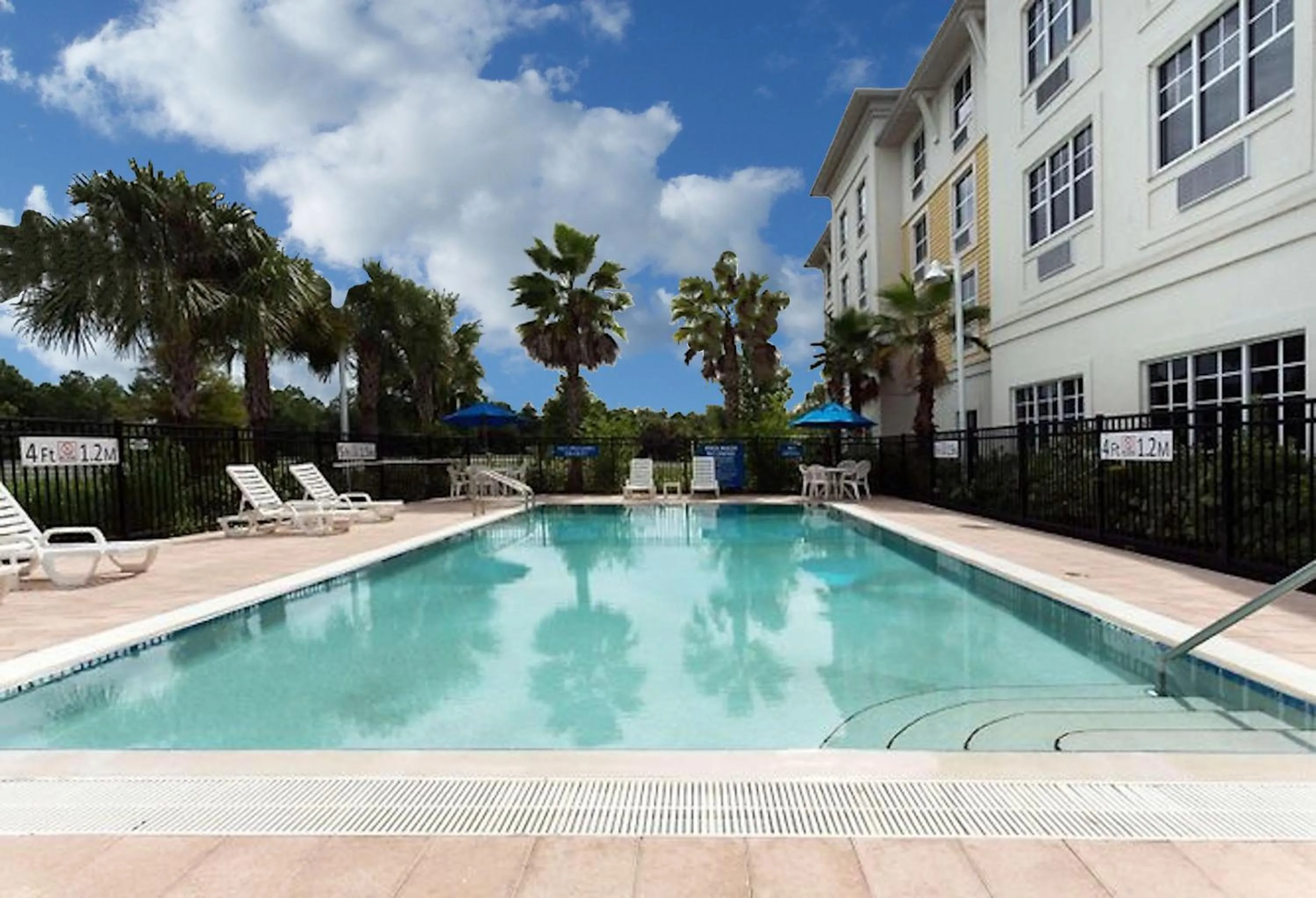 Swimming pool in Holiday Inn Express & Suites Palm Coast - I-95