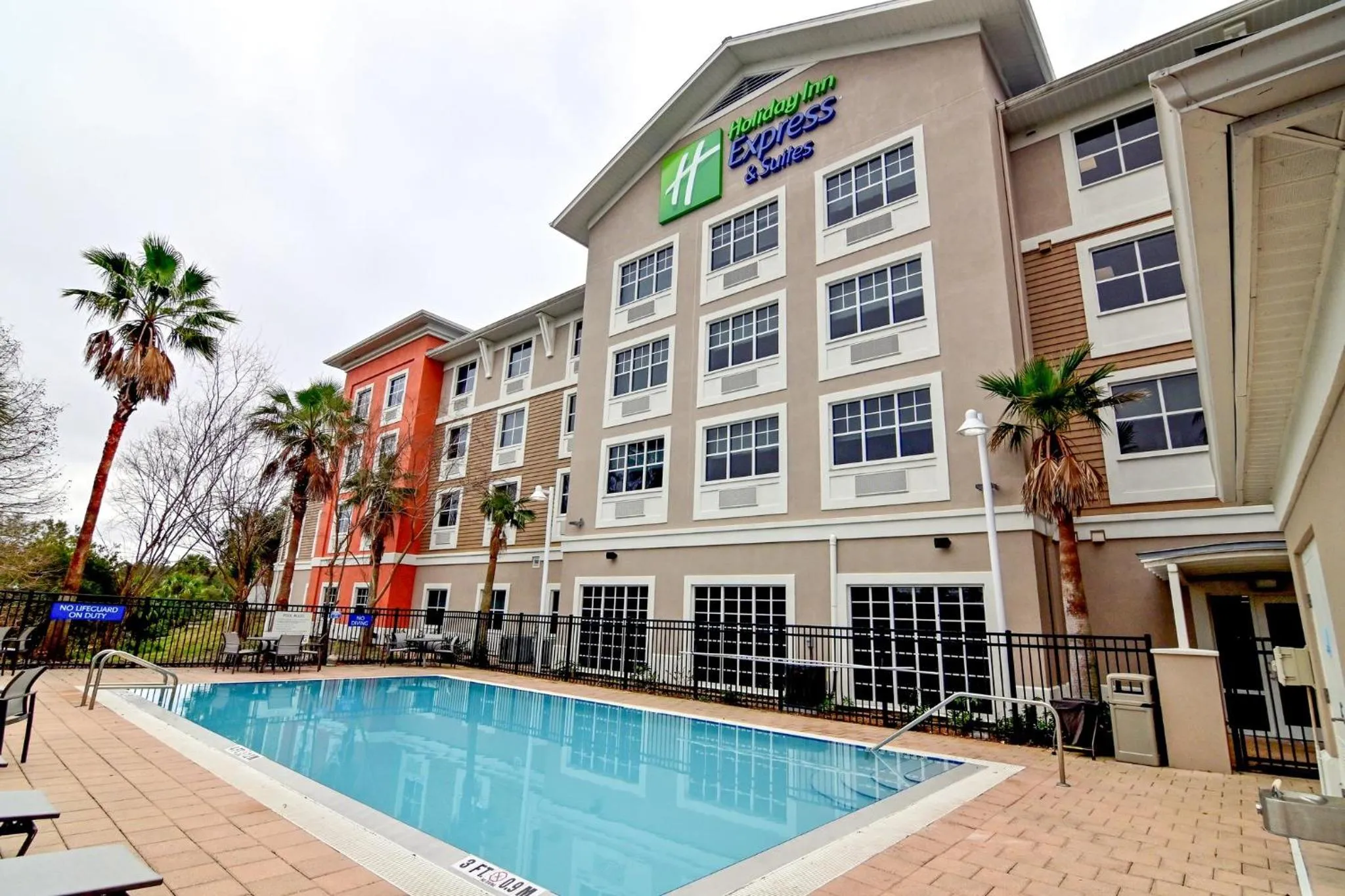 Swimming pool in Holiday Inn Express & Suites Palm Coast - I-95