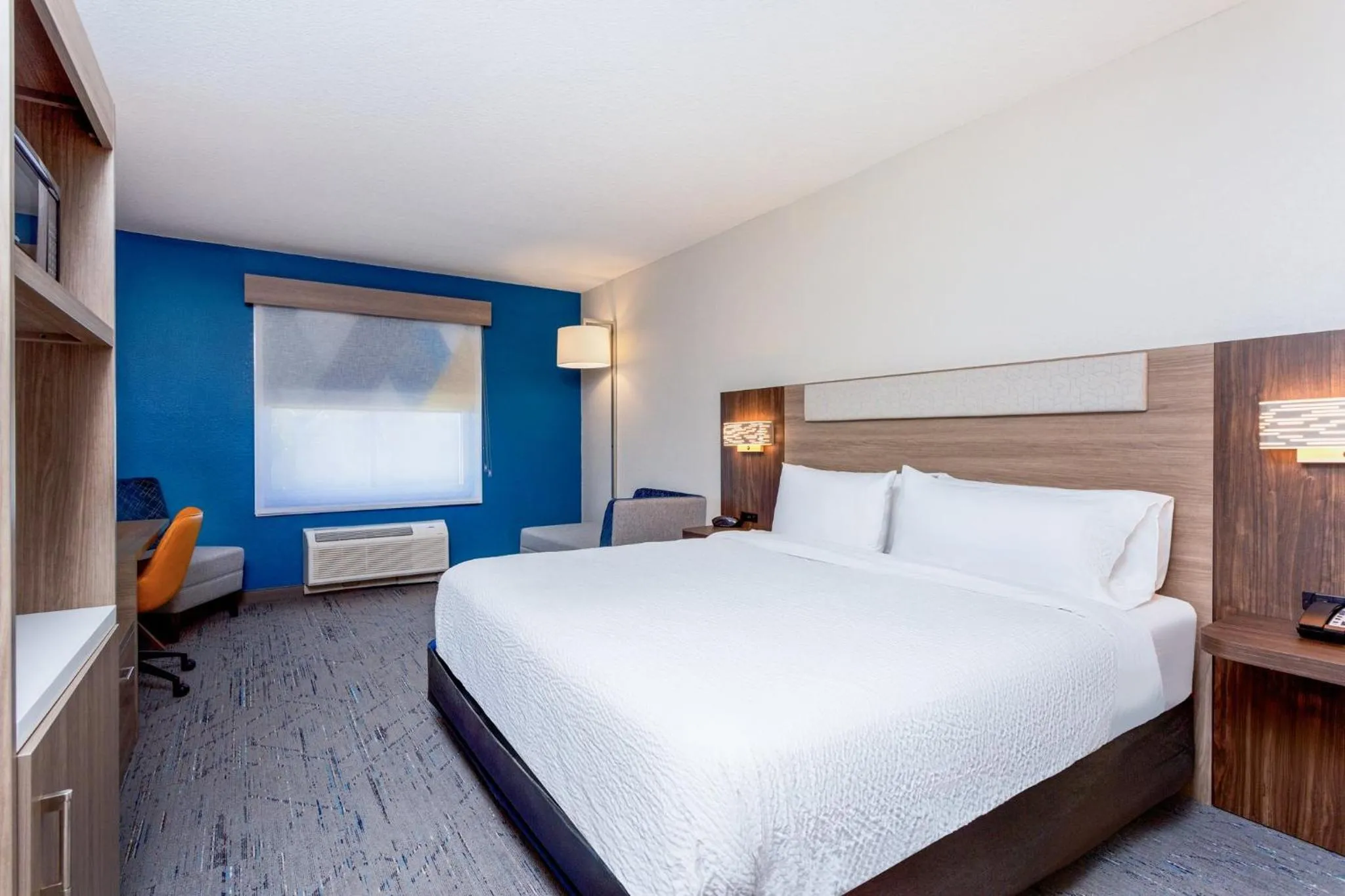 Photo of the whole room, Bed in Holiday Inn Express & Suites Palm Coast - I-95