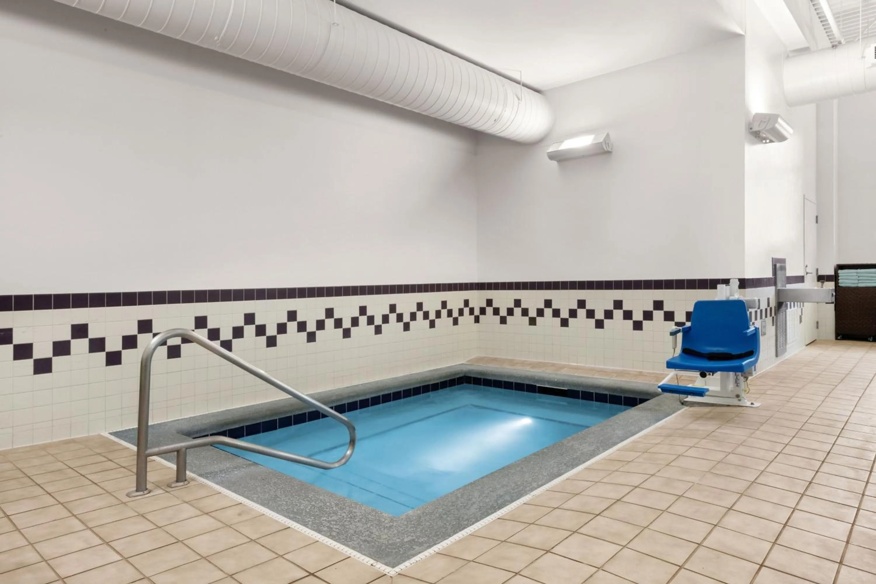 Swimming pool in SpringHill Suites by Marriott Fairbanks