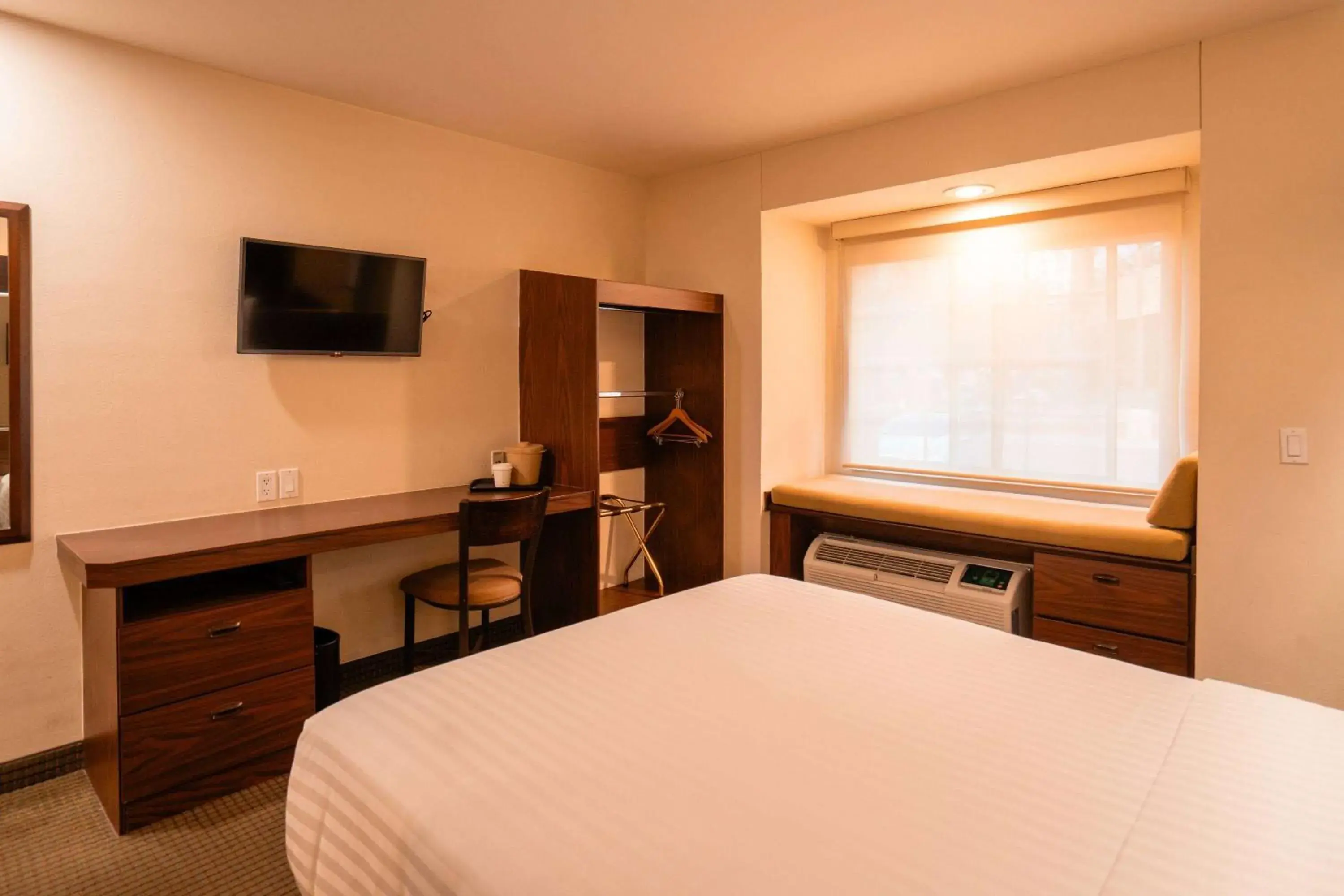 Queen Room - Disability Access/Non-Smoking in Microtel Inn and Suites by Wyndham Ciudad Juarez, US Consulate Queen Room - Disability Access/Non-Smoking in Microtel Inn and Suites by Wyndham Ciudad Juarez, US Consulate