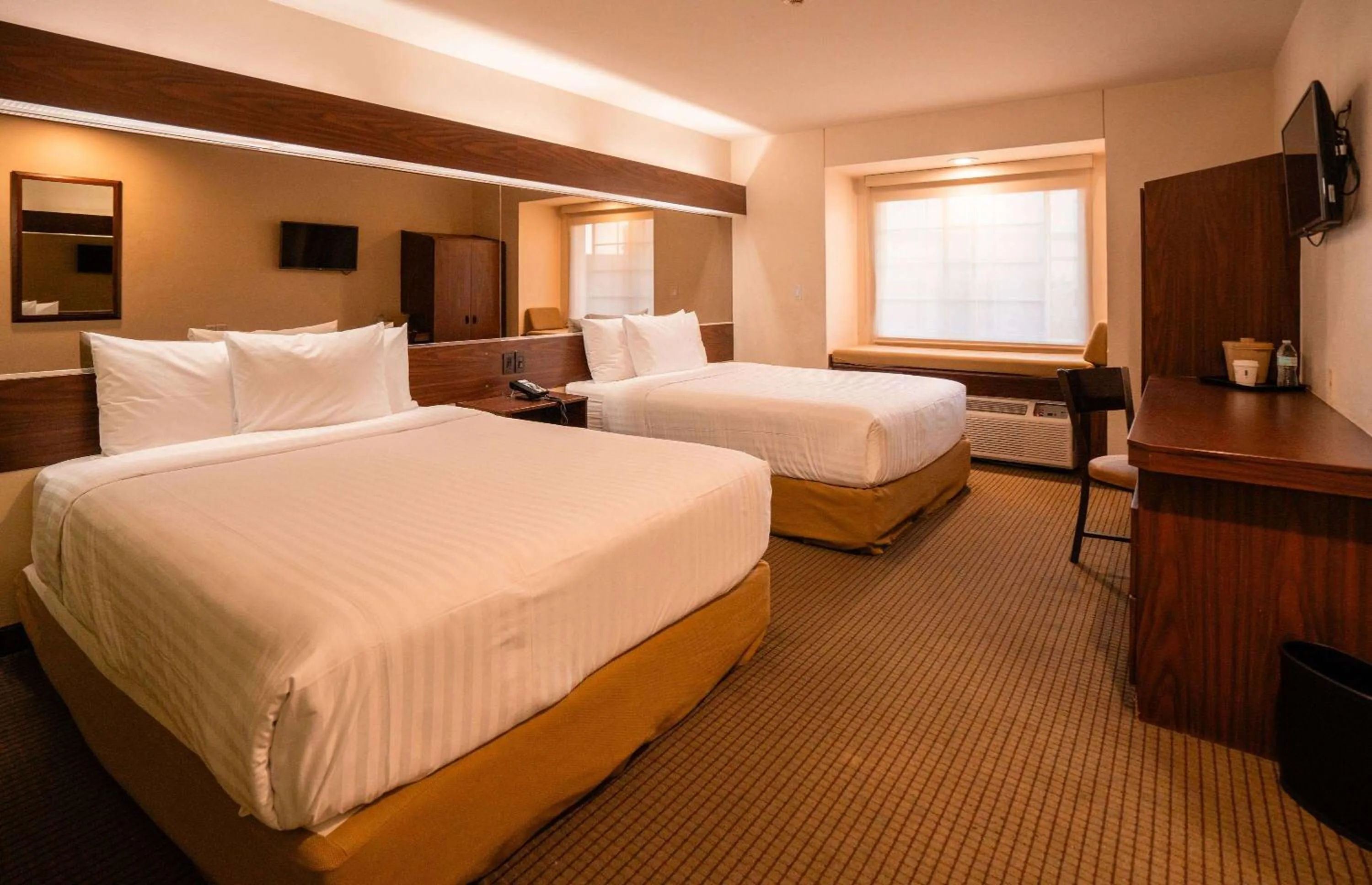 Photo of the whole room, Bed in Microtel Inn and Suites by Wyndham Ciudad Juarez, US Consulate