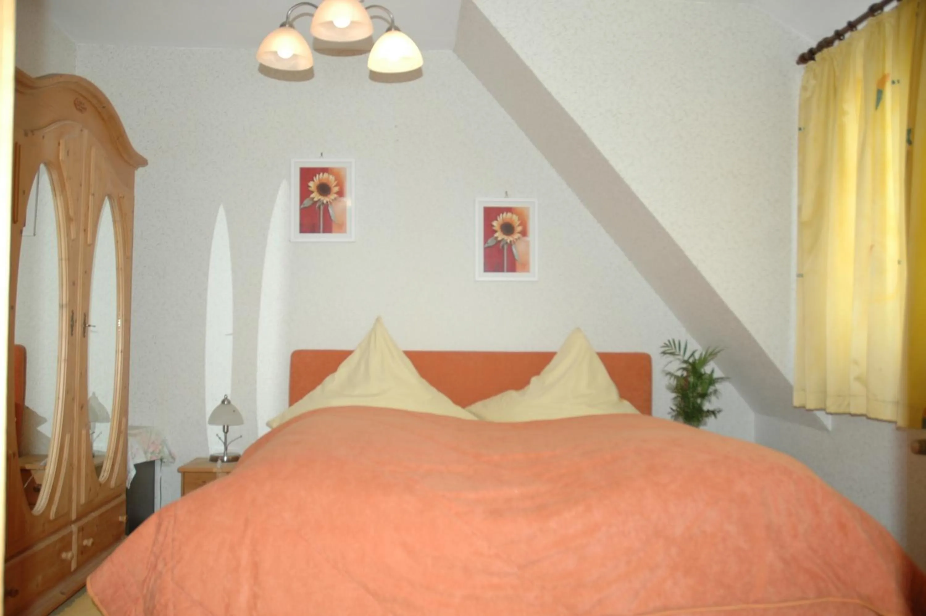 Photo of the whole room, Bed in Dinkelsbühler Hof