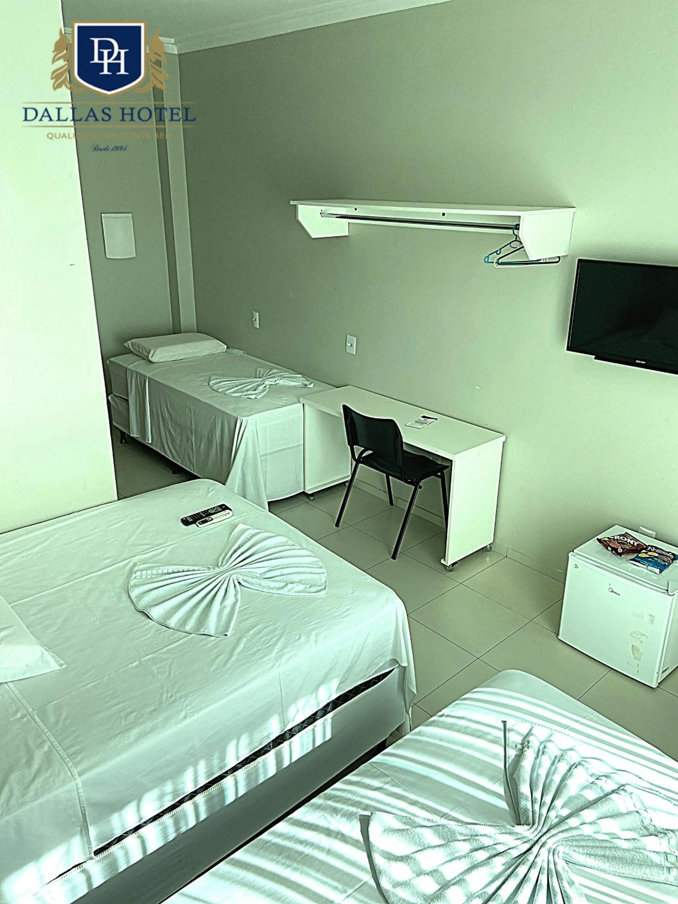 Photo of the whole room, Bed in Dallas Hotel Premium