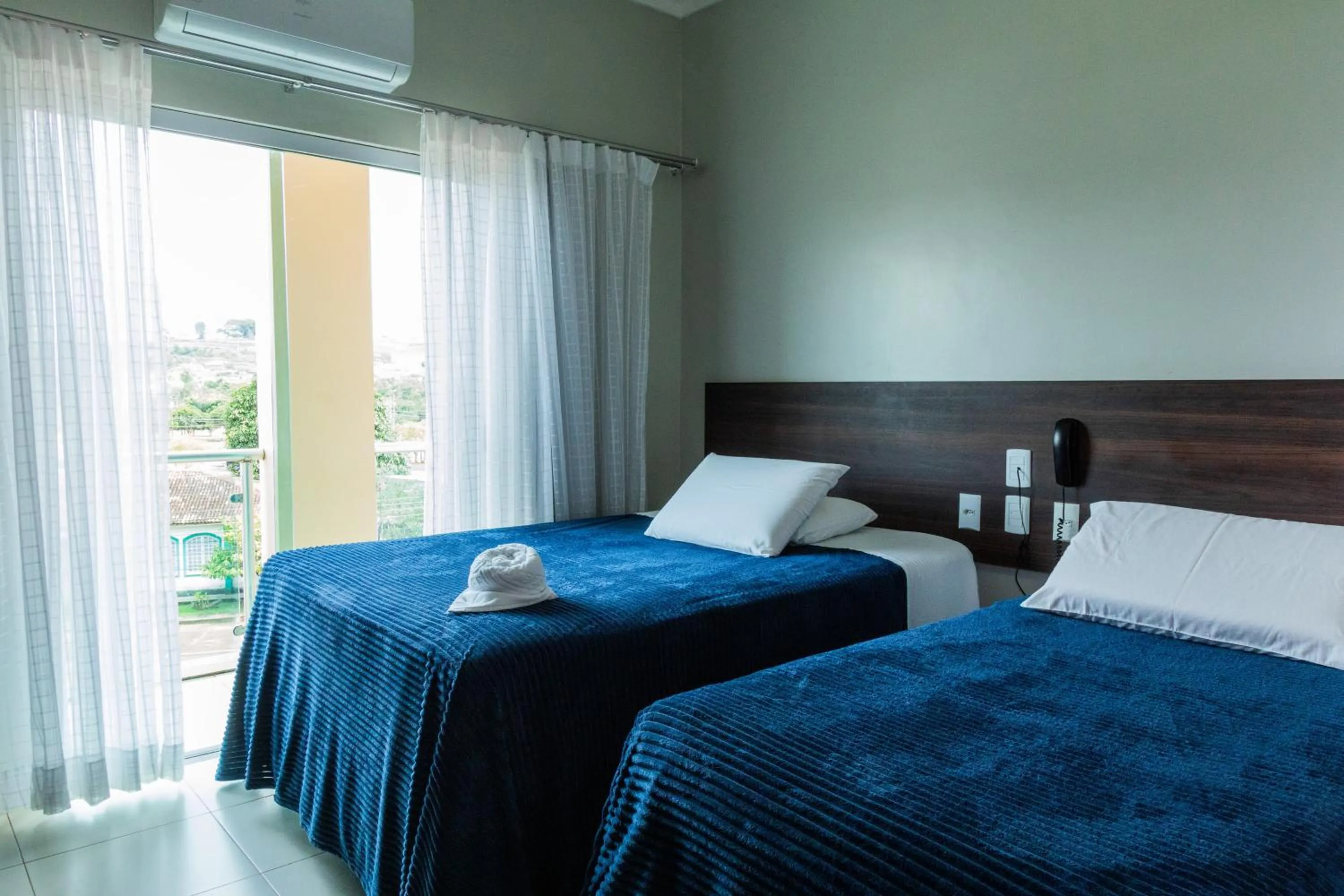 Bed in Dallas Hotel Premium