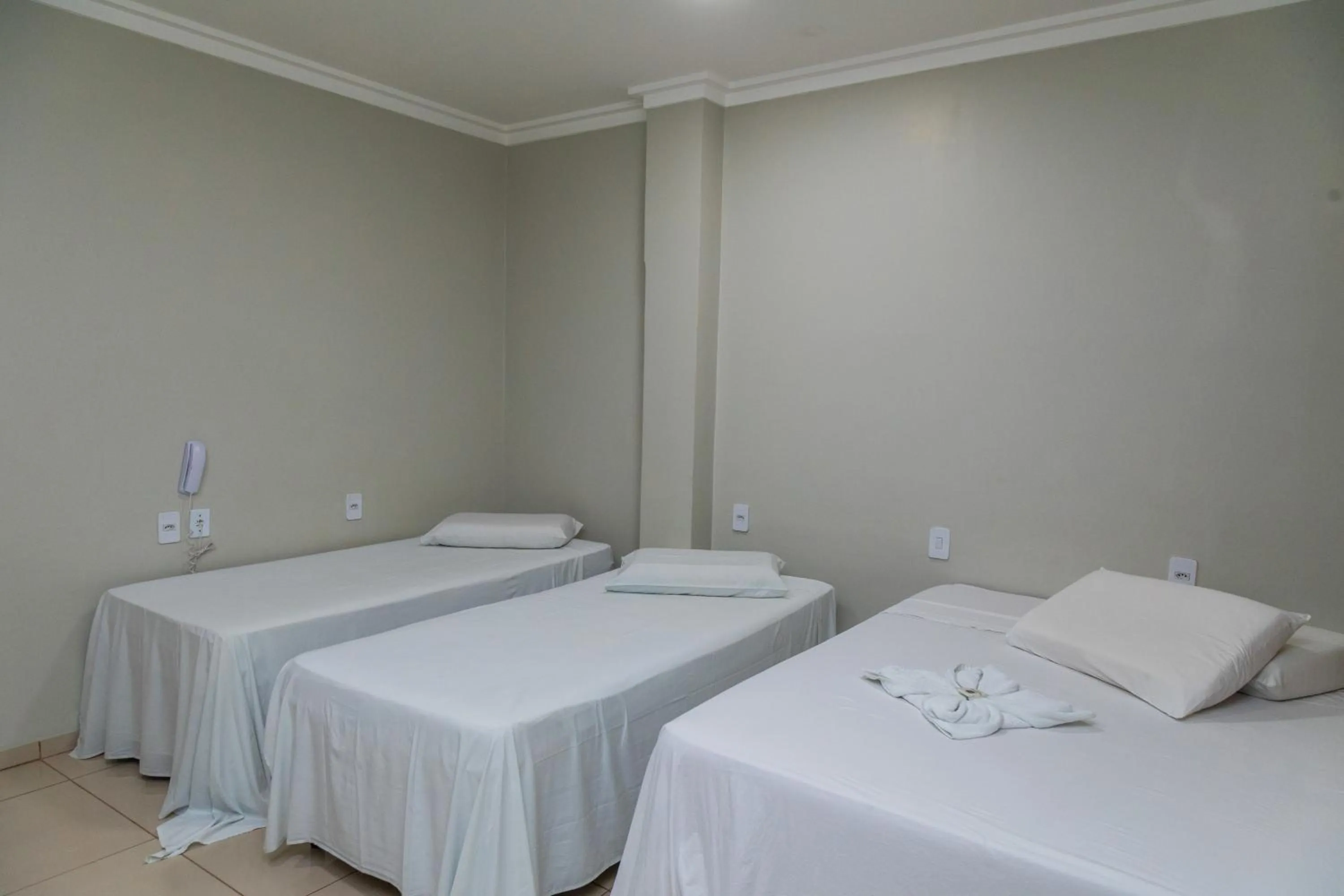 Bed in Dallas Hotel Premium