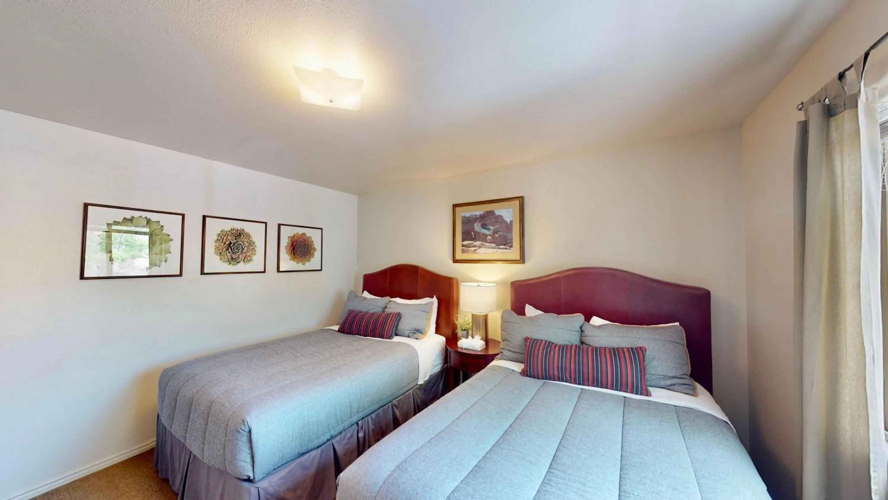 Bed in Henning's Escape #3328