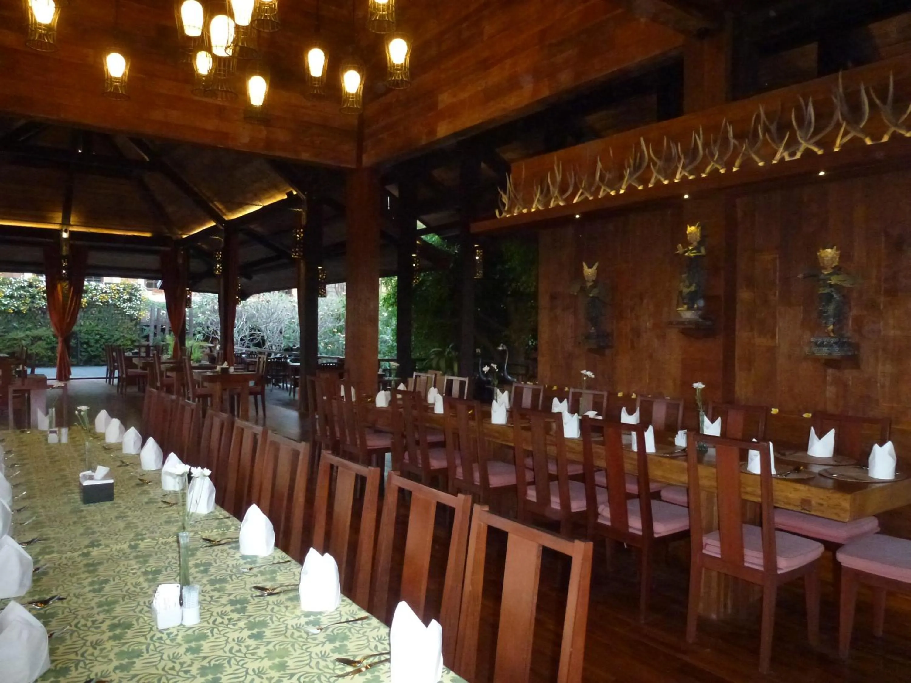 Restaurant/places to eat in Hotel Puri Bambu