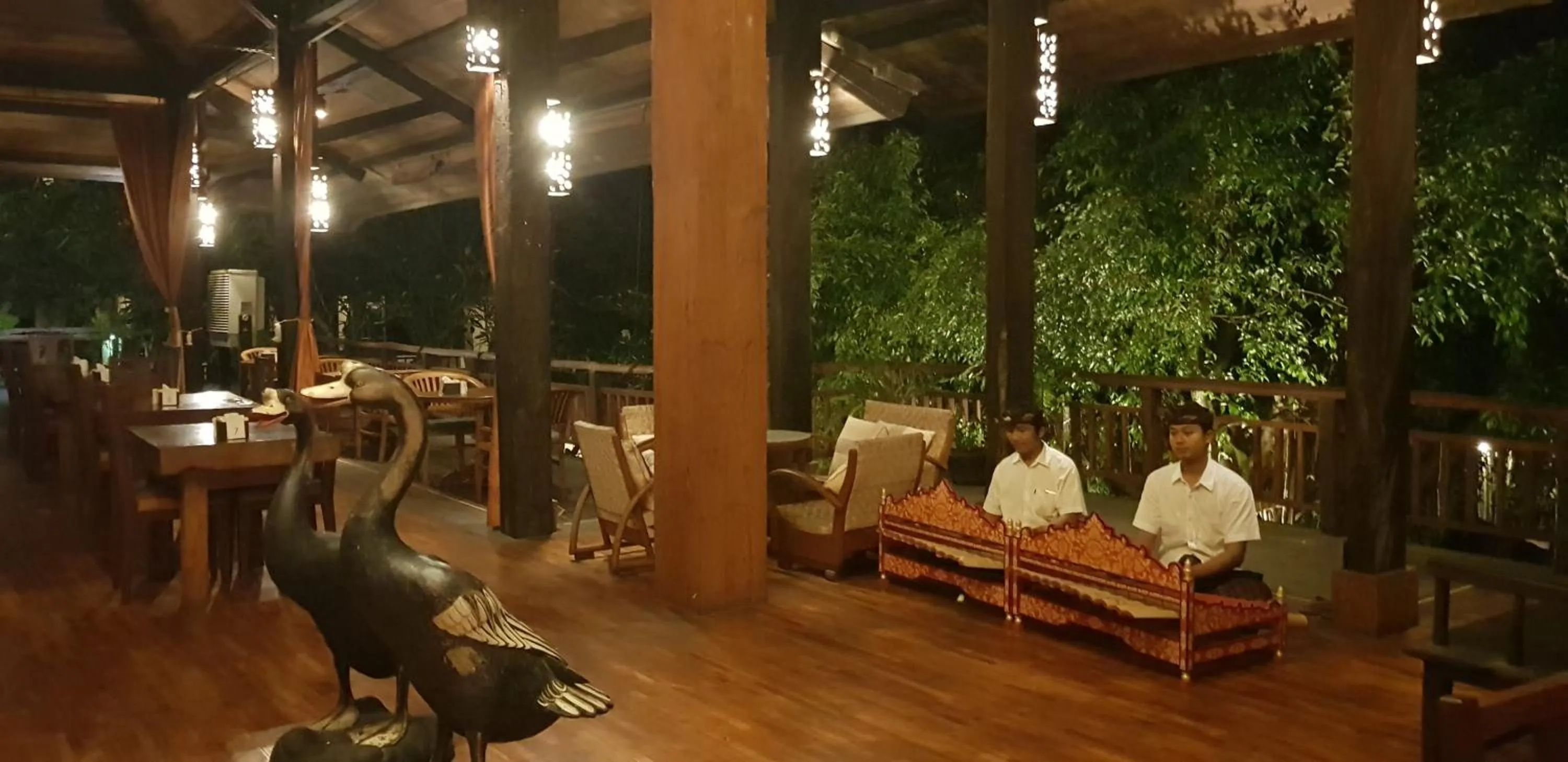 Evening entertainment in Hotel Puri Bambu