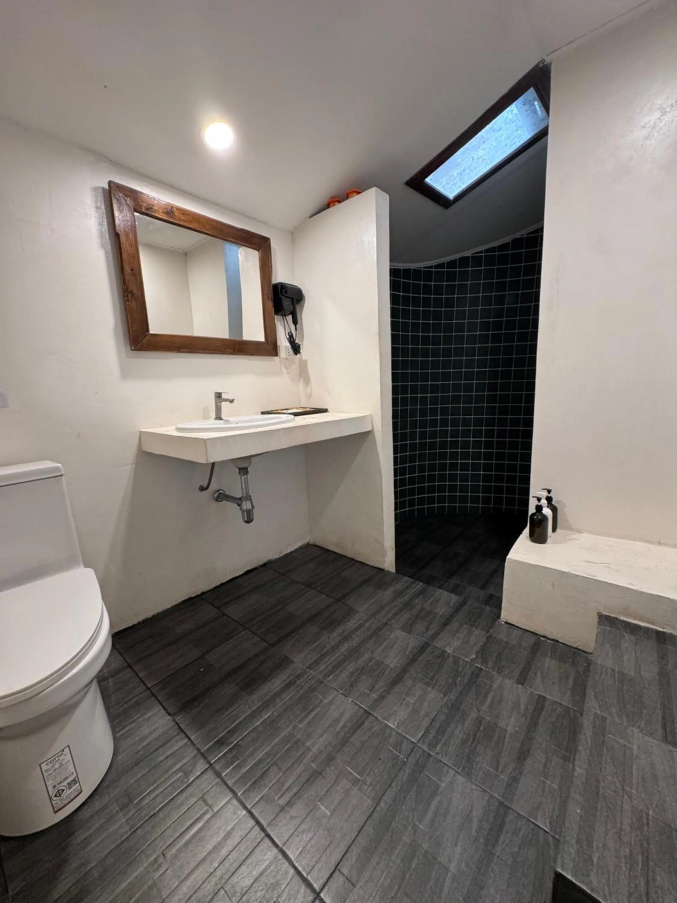 Toilet in Chunut House Resort