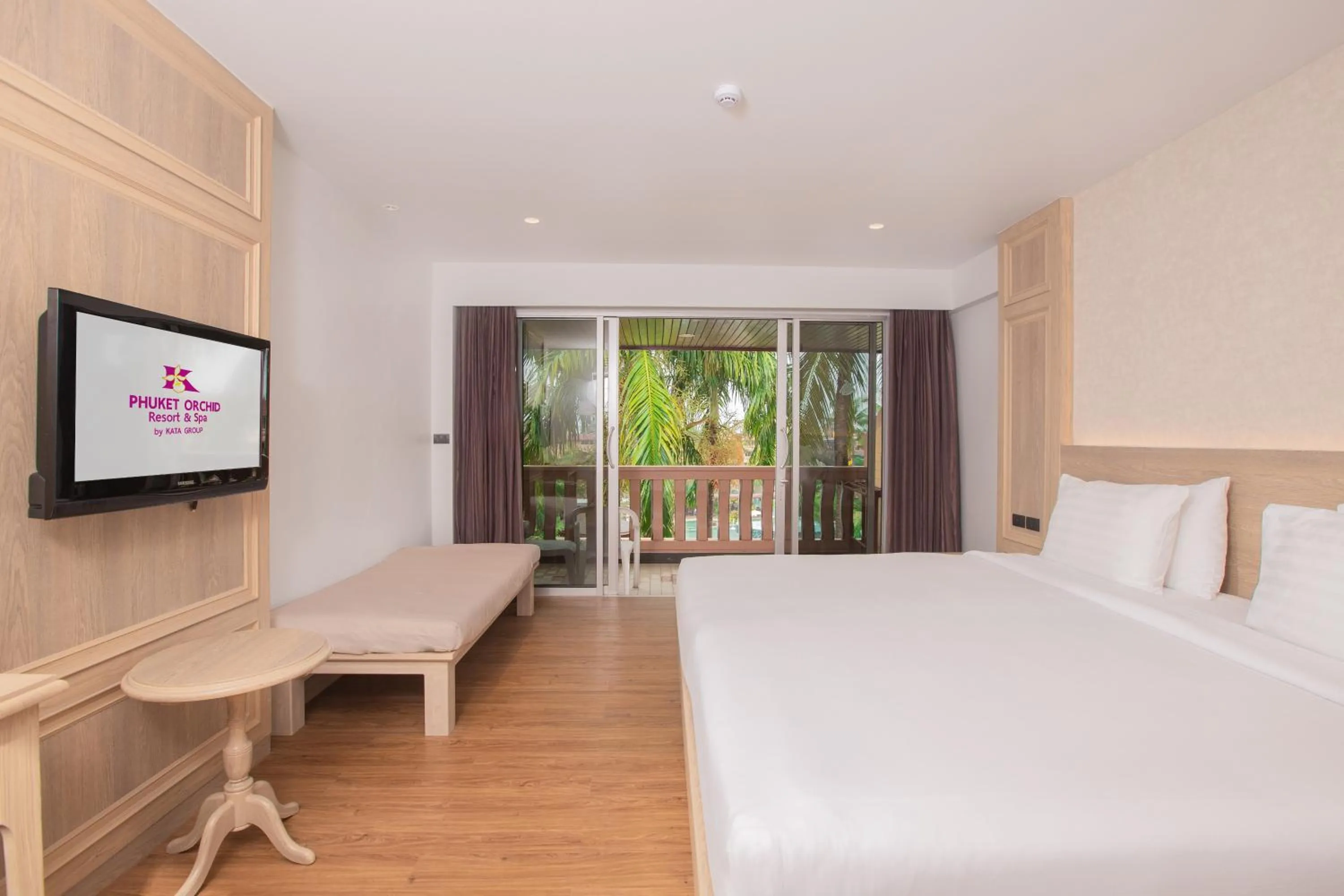 Bed in Phuket Orchid Resort and Spa