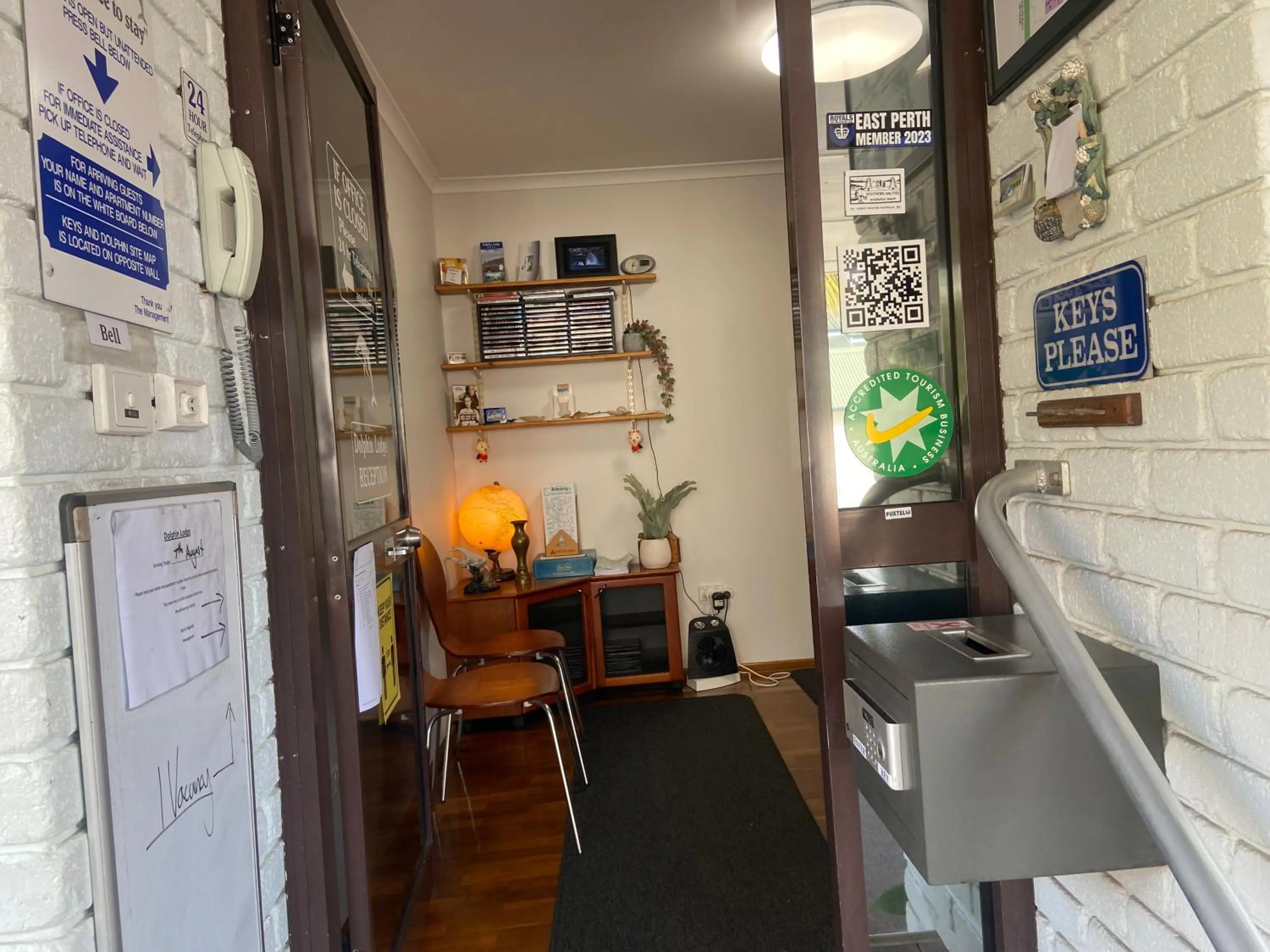 Property building in Dolphin Lodge Albany - Self Contained Apartments at Middleton Beach