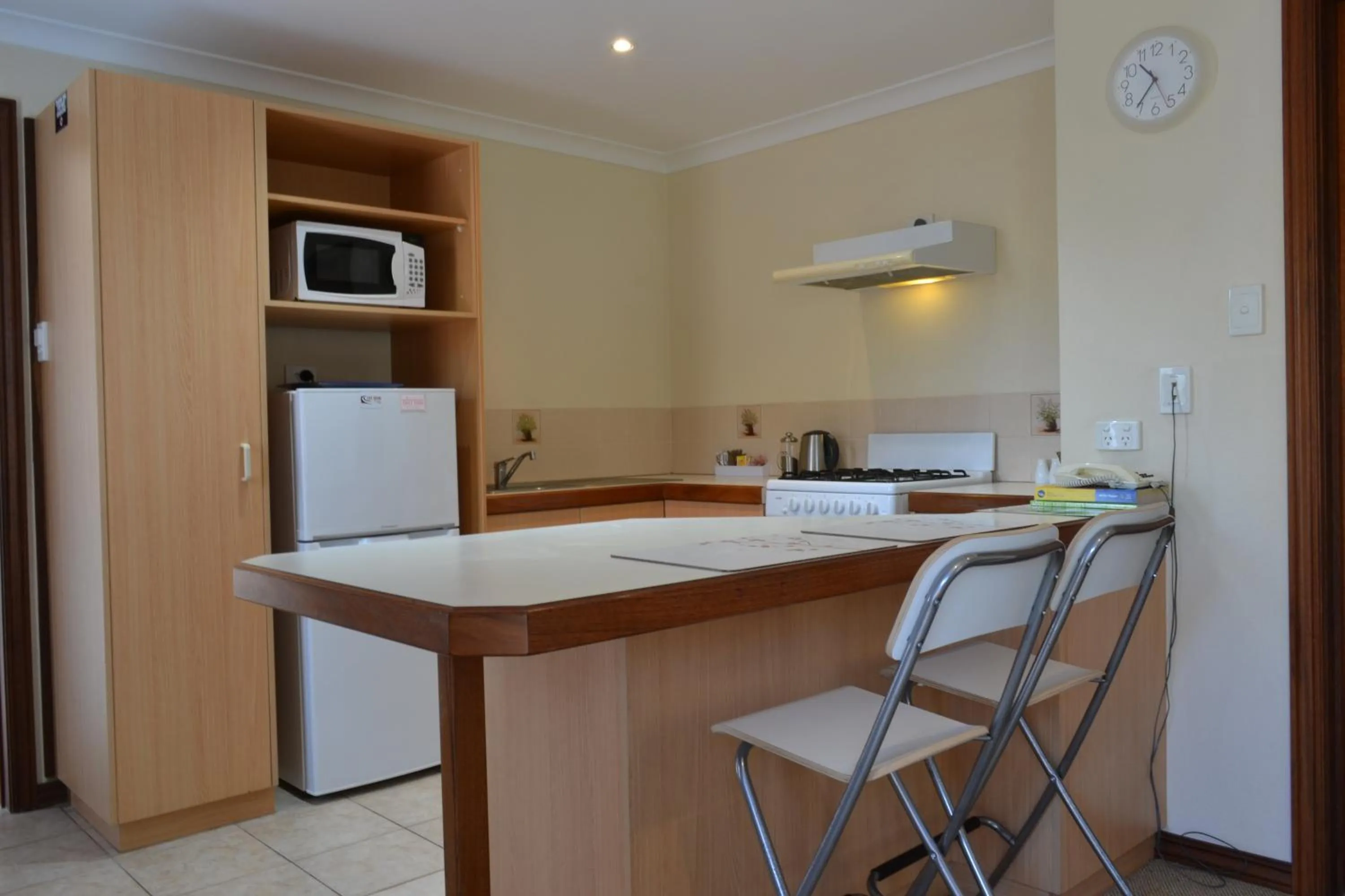 Kitchen or kitchenette in Dolphin Lodge Albany - Self Contained Apartments at Middleton Beach