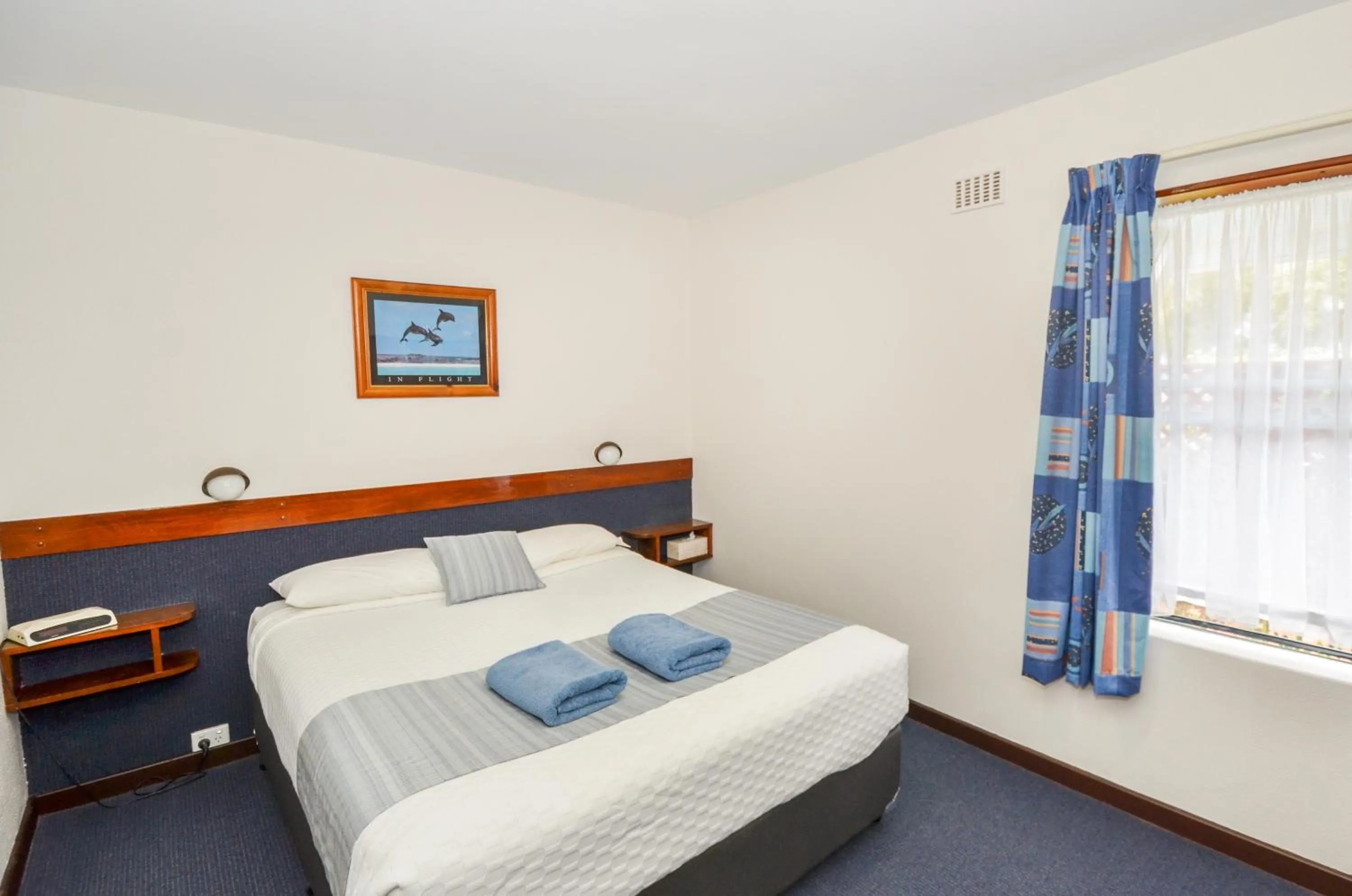 BBQ facilities, Bed in Dolphin Lodge Albany - Self Contained Apartments at Middleton Beach