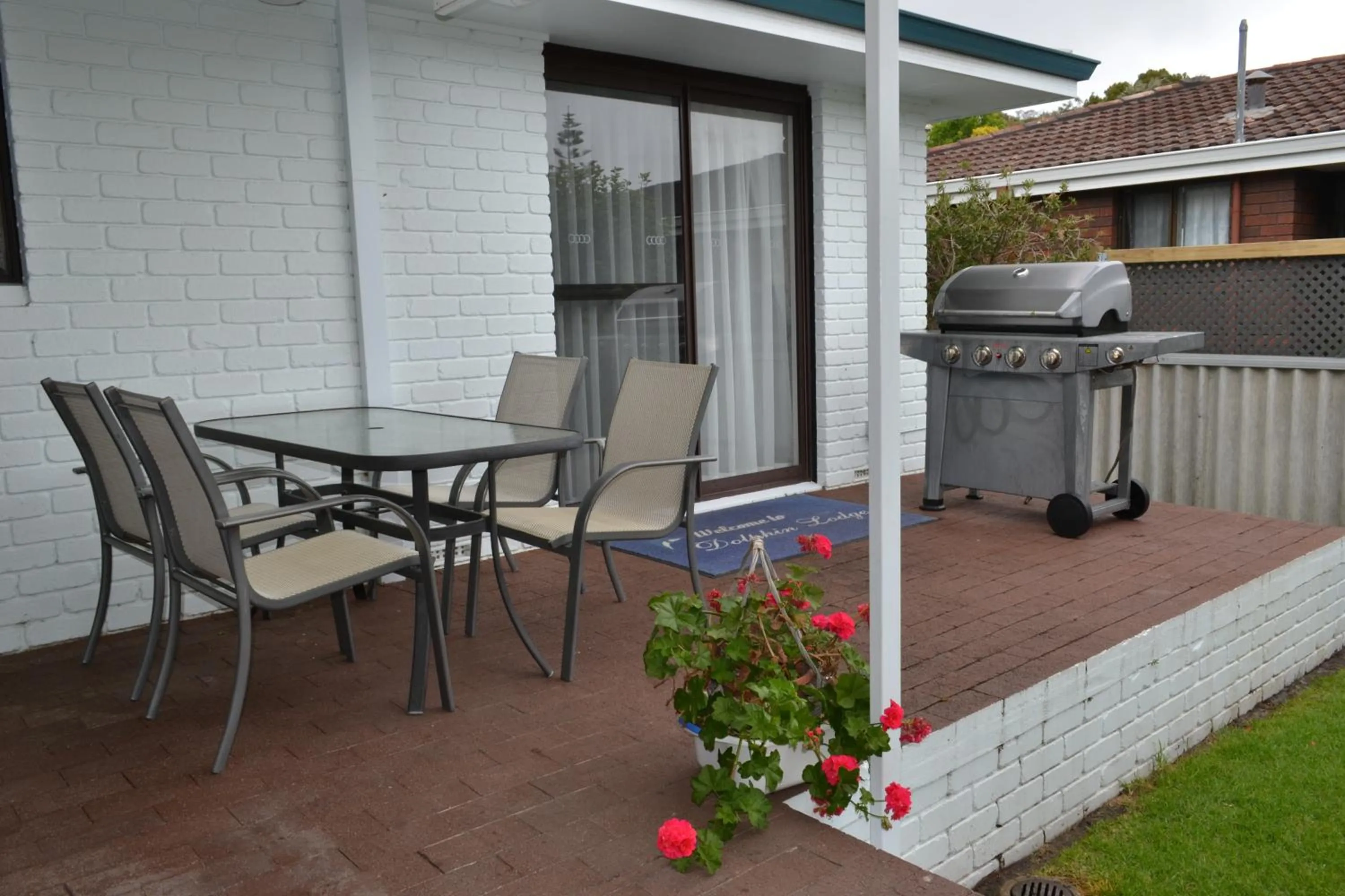 Patio in Dolphin Lodge Albany - Self Contained Apartments at Middleton Beach