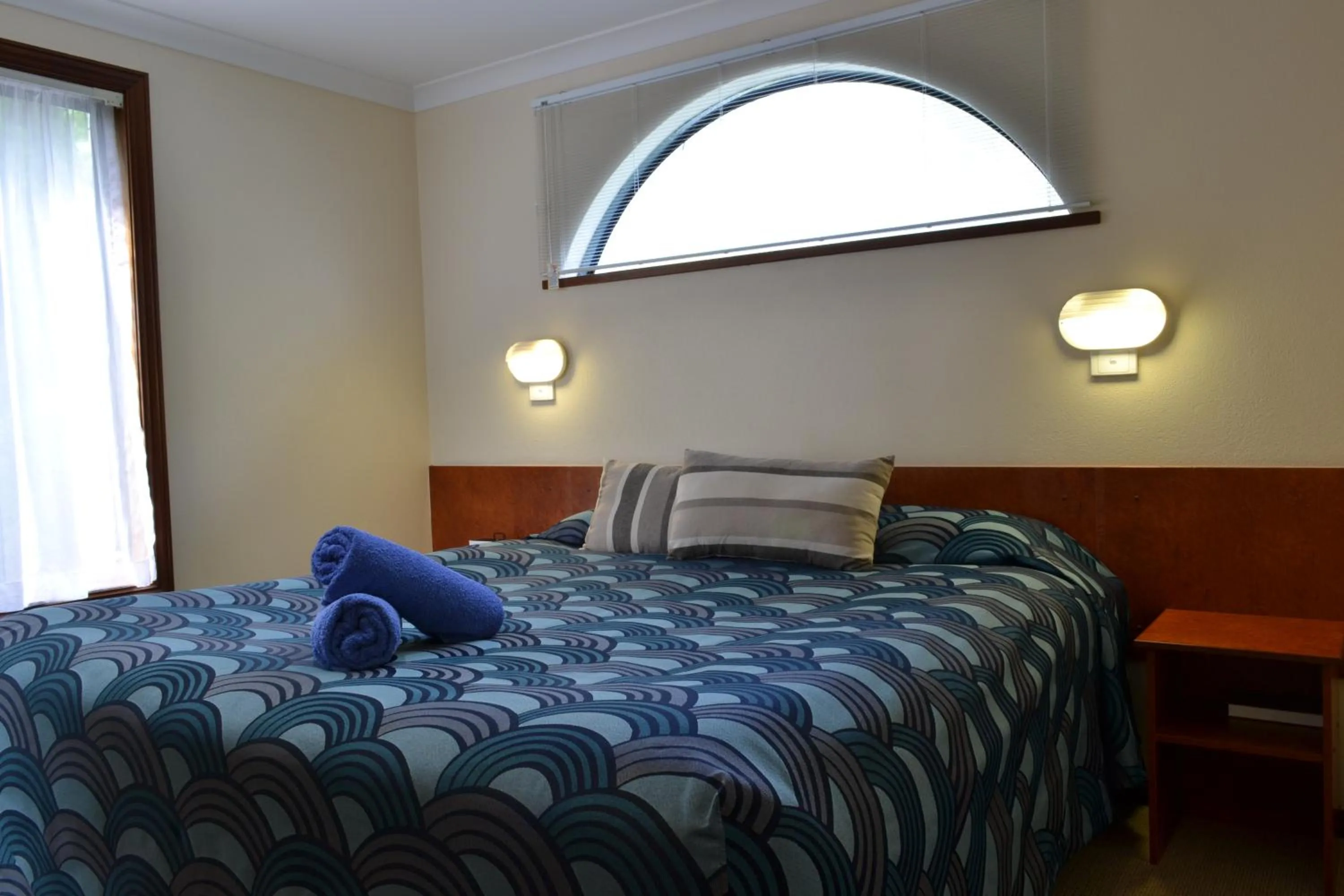 Bedroom, Bed in Dolphin Lodge Albany - Self Contained Apartments at Middleton Beach
