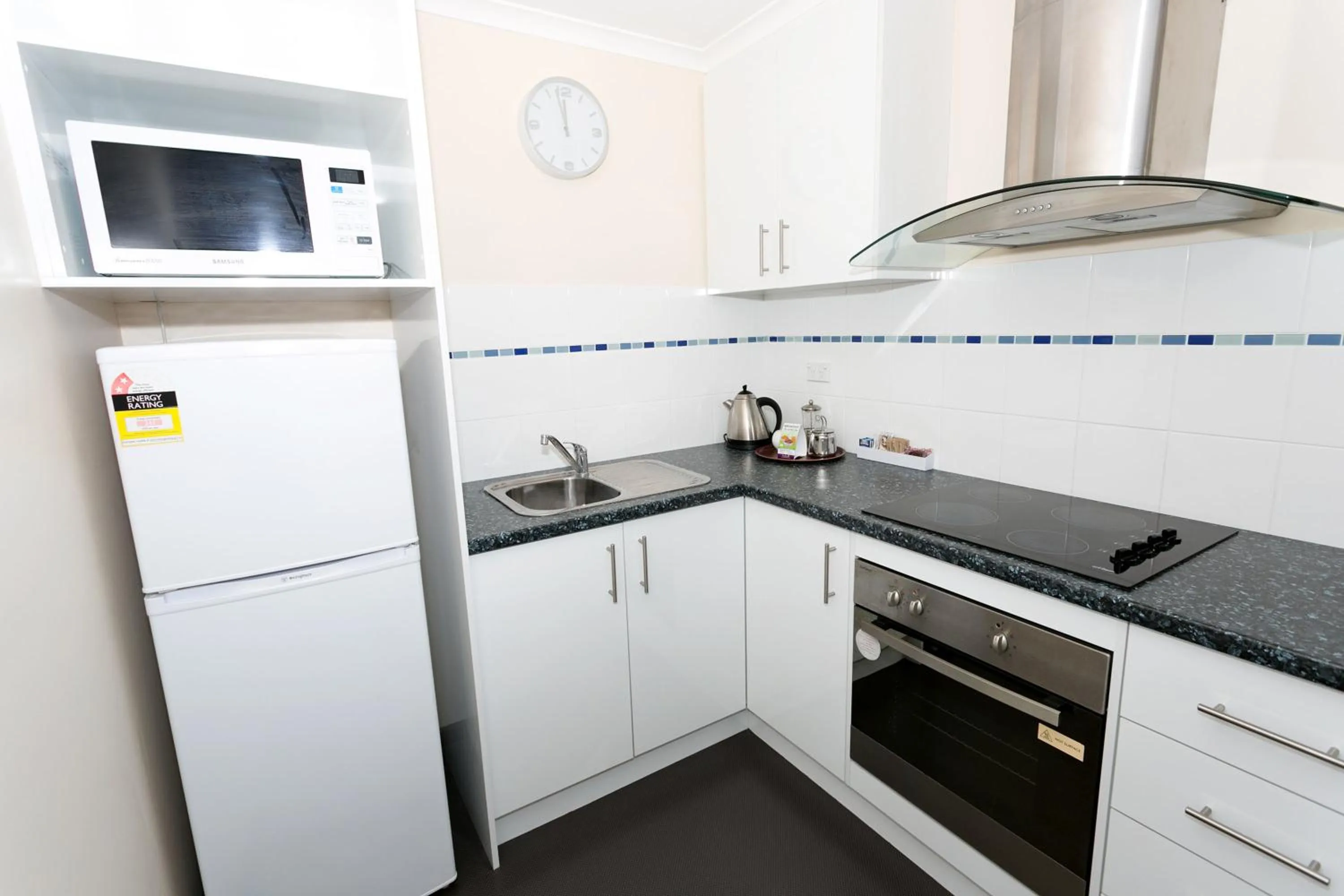 Kitchen or kitchenette in Dolphin Lodge Albany - Self Contained Apartments at Middleton Beach
