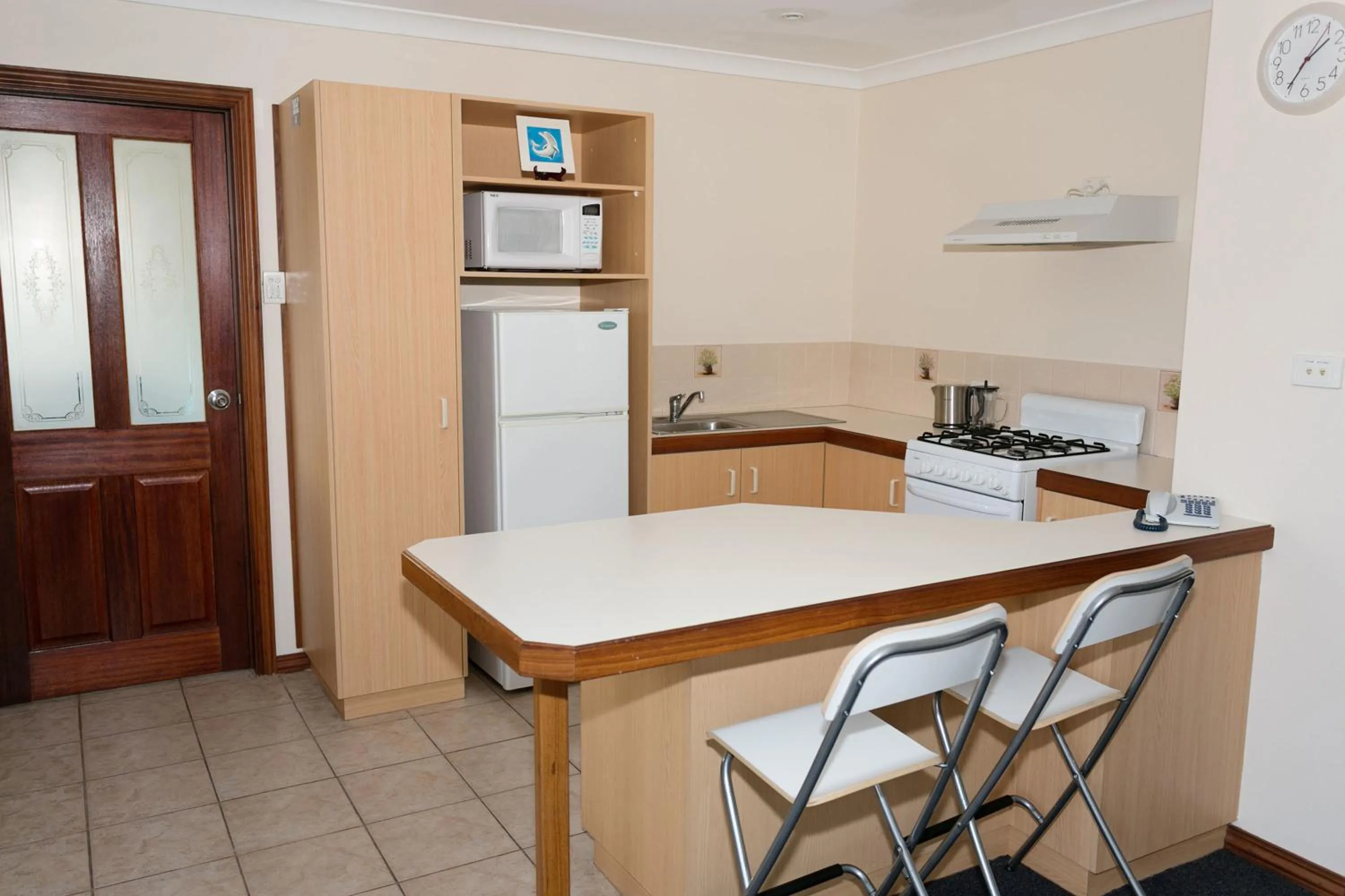 Kitchen or kitchenette in Dolphin Lodge Albany - Self Contained Apartments at Middleton Beach