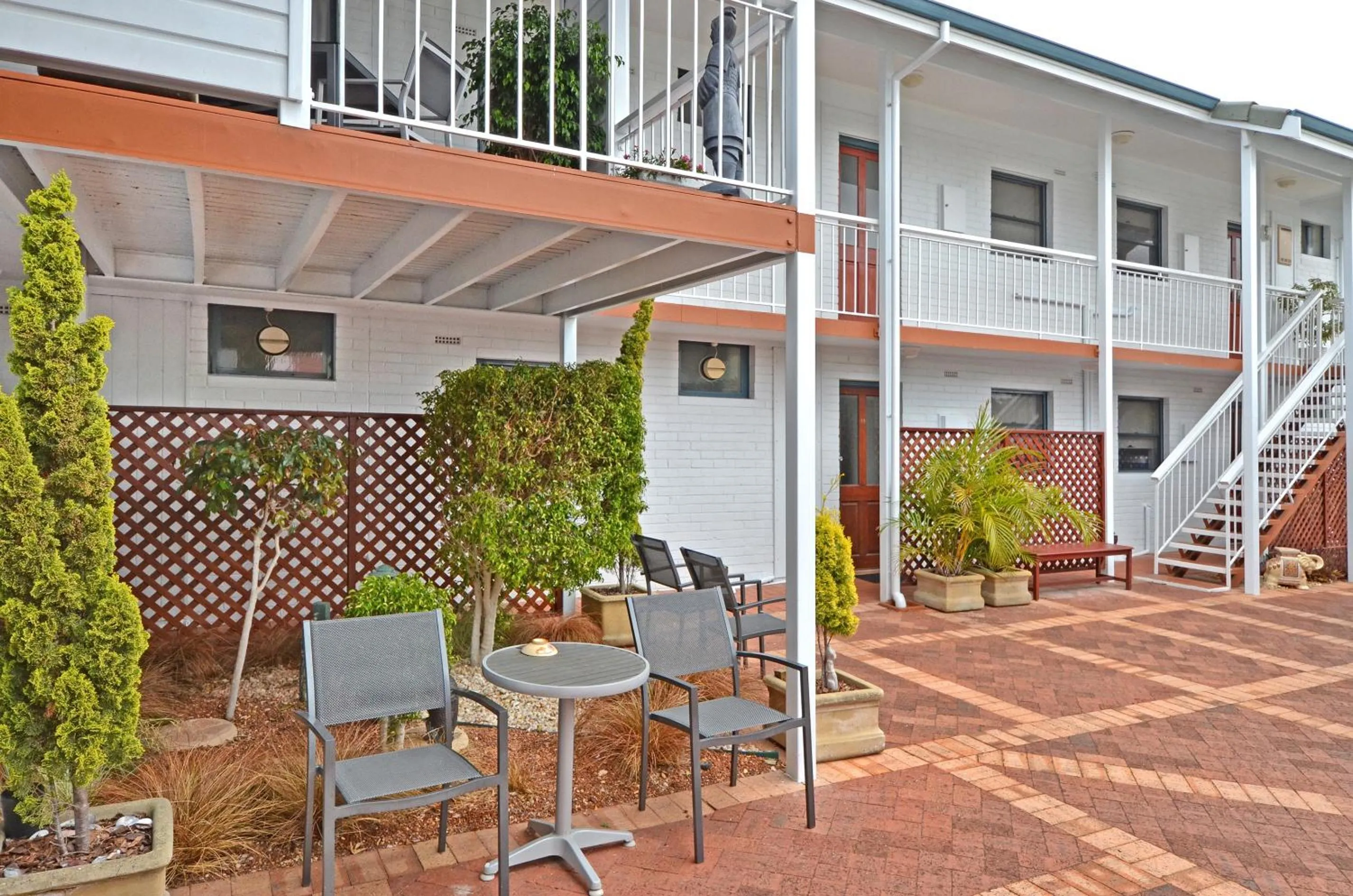 Patio in Dolphin Lodge Albany - Self Contained Apartments at Middleton Beach