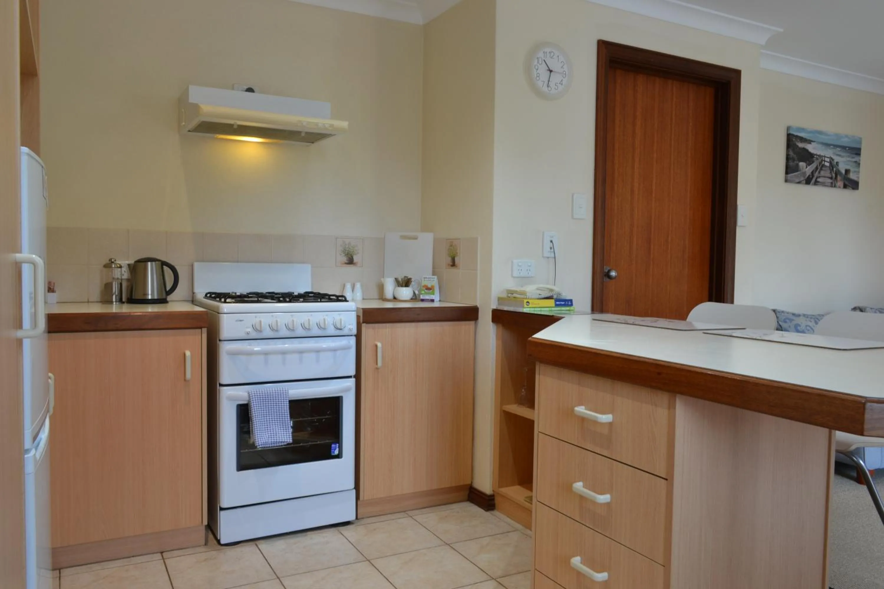 Kitchen or kitchenette in Dolphin Lodge Albany - Self Contained Apartments at Middleton Beach