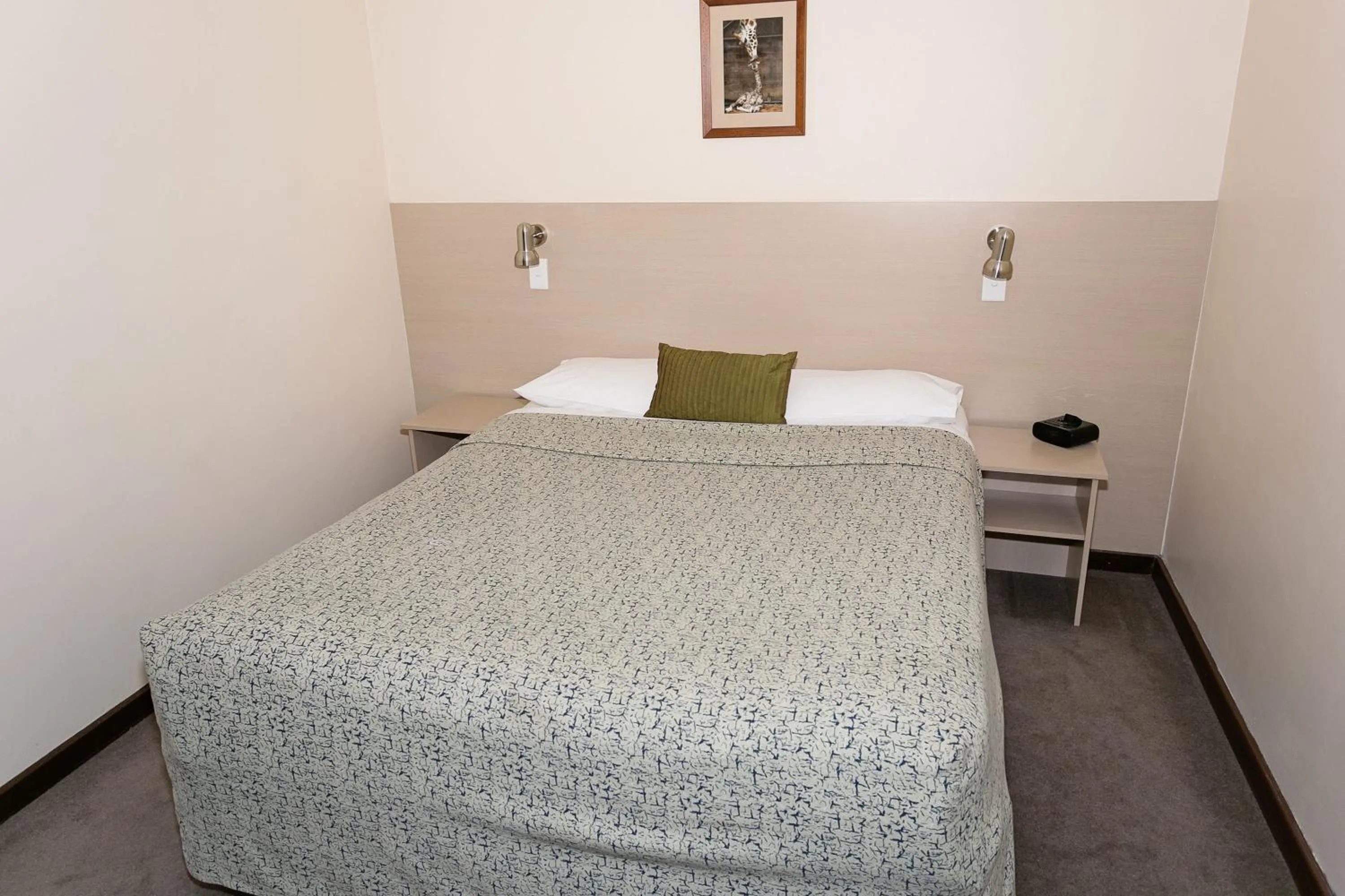 Bedroom, Bed in Dolphin Lodge Albany - Self Contained Apartments at Middleton Beach