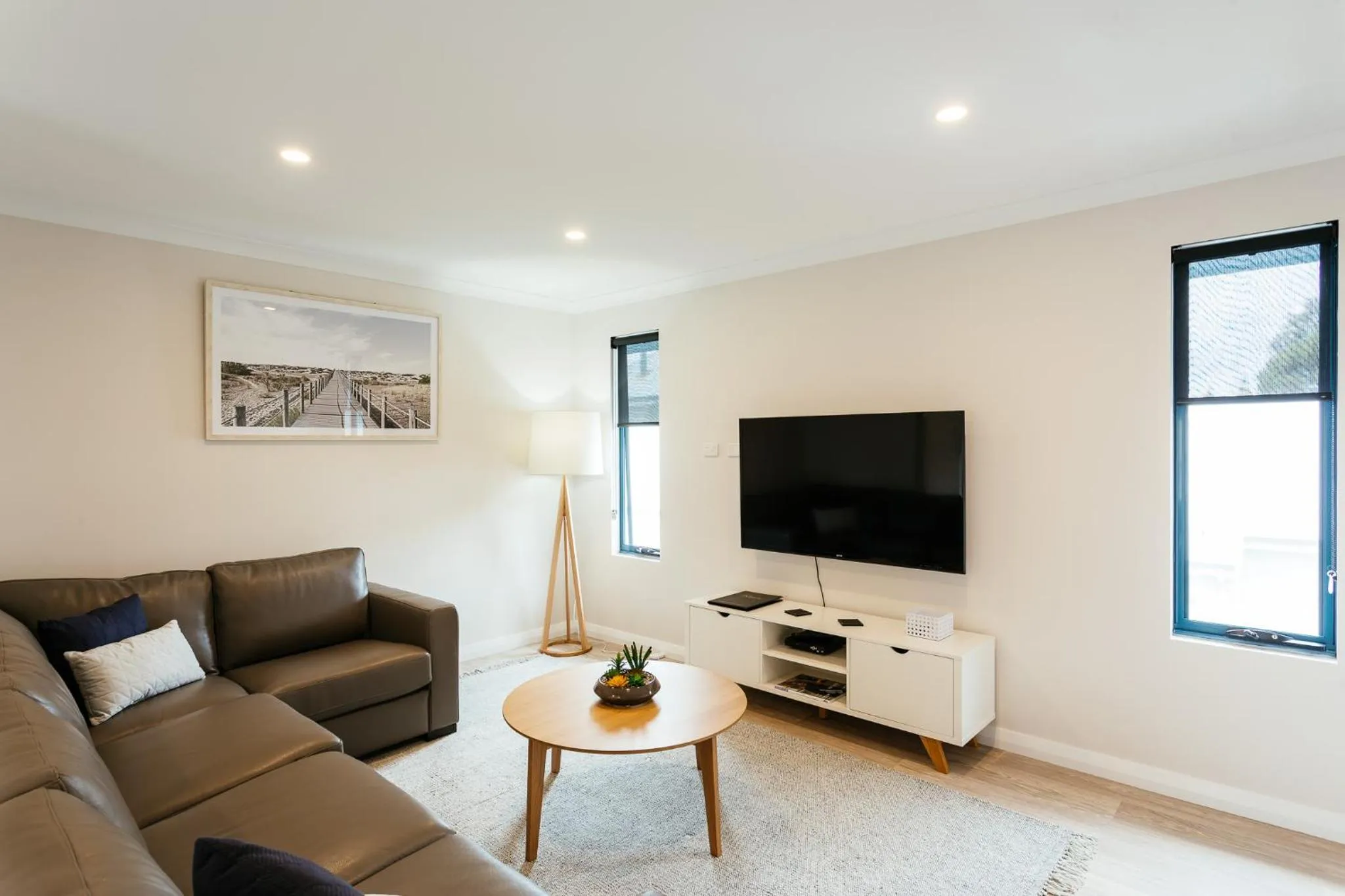 TV and multimedia in Dolphin Lodge Albany - Self Contained Apartments at Middleton Beach