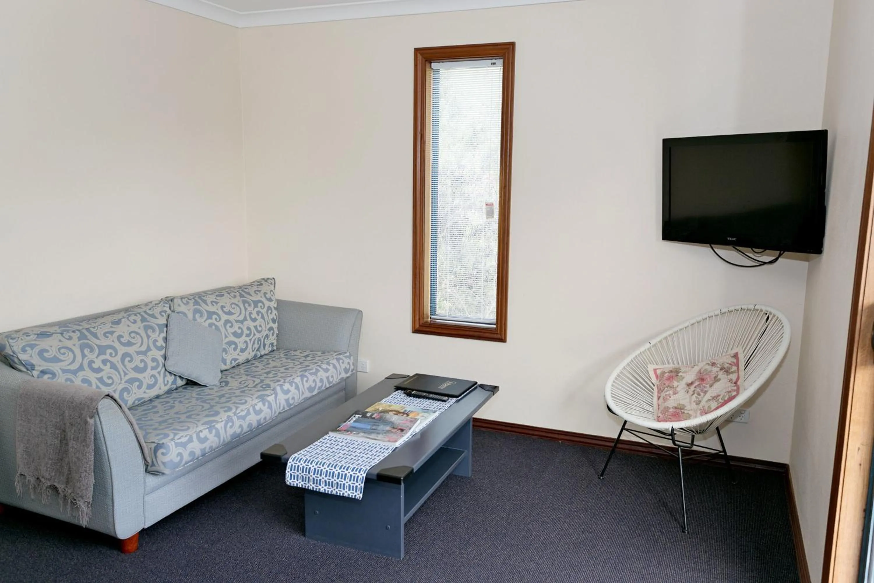 TV and multimedia in Dolphin Lodge Albany - Self Contained Apartments at Middleton Beach
