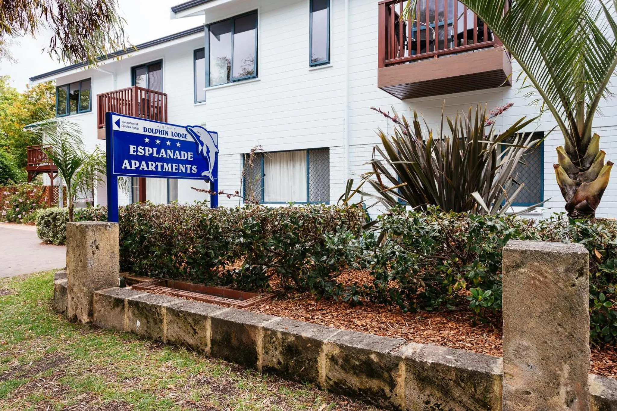 Facade/entrance in Dolphin Lodge Albany - Self Contained Apartments at Middleton Beach