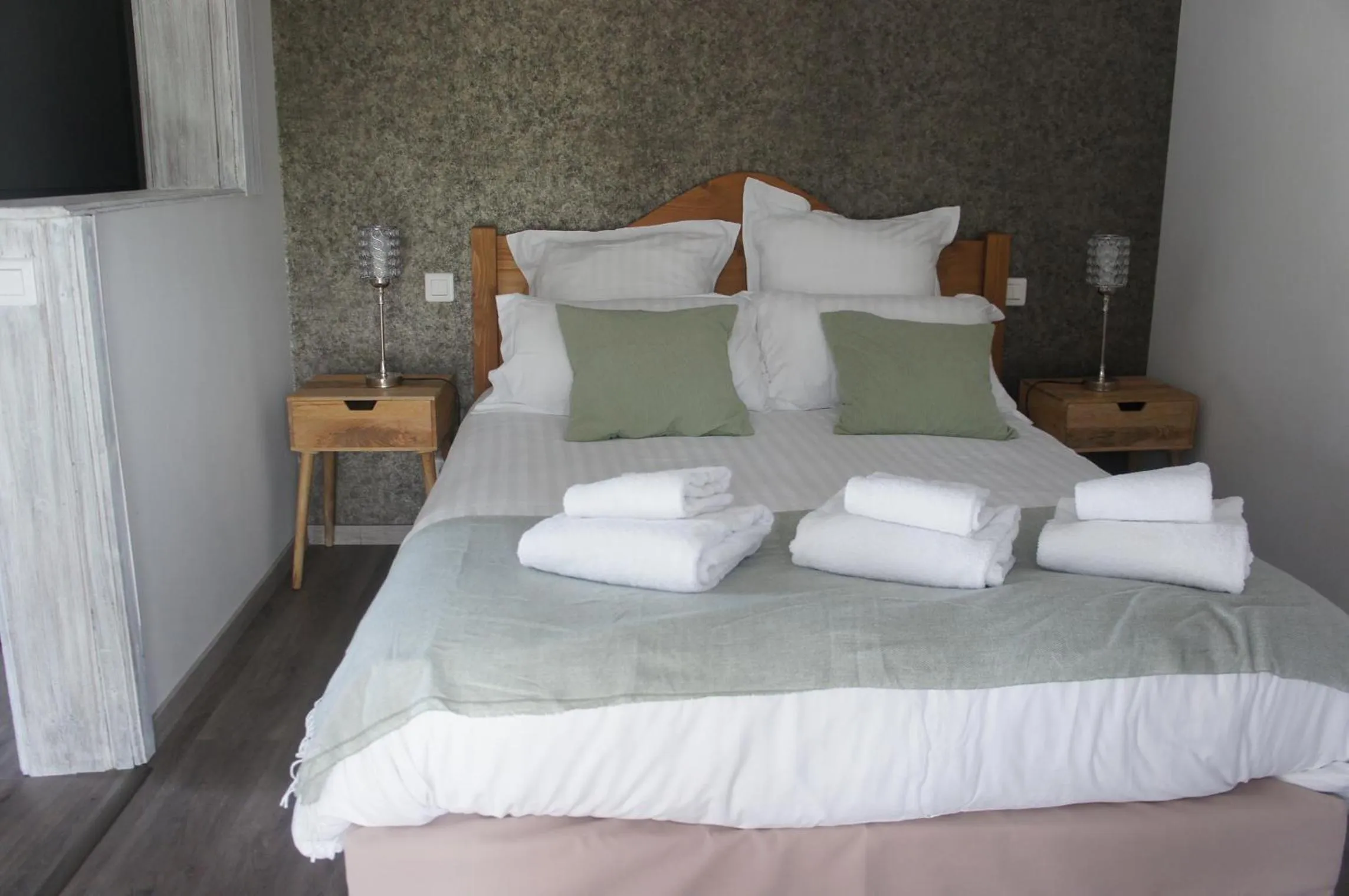 Bed in Logis Hôtel Auberge de Cartassac