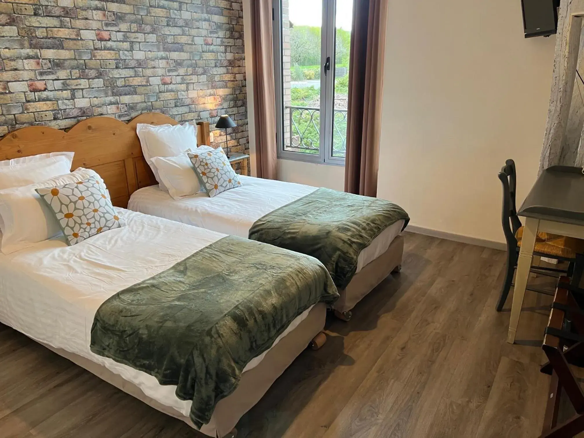 Twin Room in Logis Hôtel Auberge de Cartassac Twin Room in Logis Hôtel Auberge de Cartassac